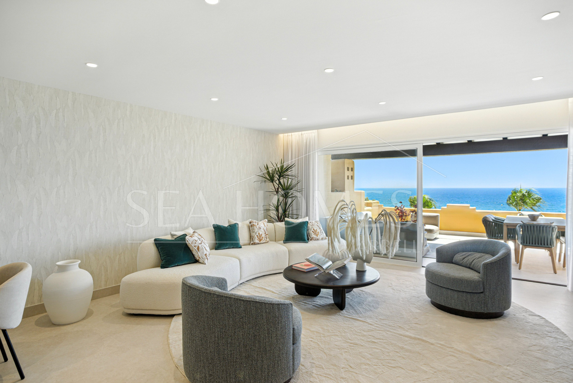 Beautiful beach front, south facing four bedroom apartment located in Los Granados del Mar on the New Golden Mile