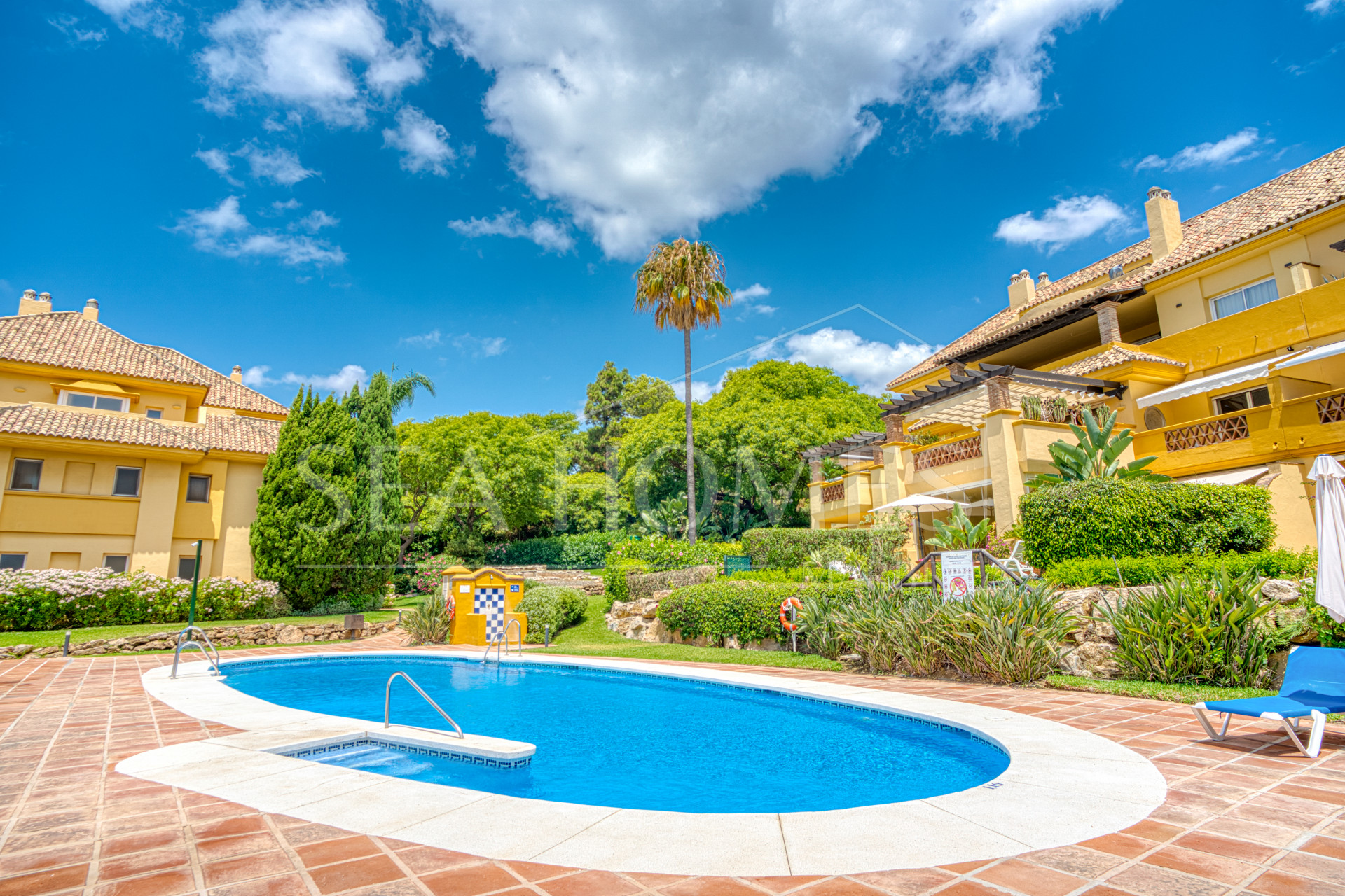 Luxurious south facing, three bedroom beachfront apartment, located in the prestigious community of Río Real Playa.