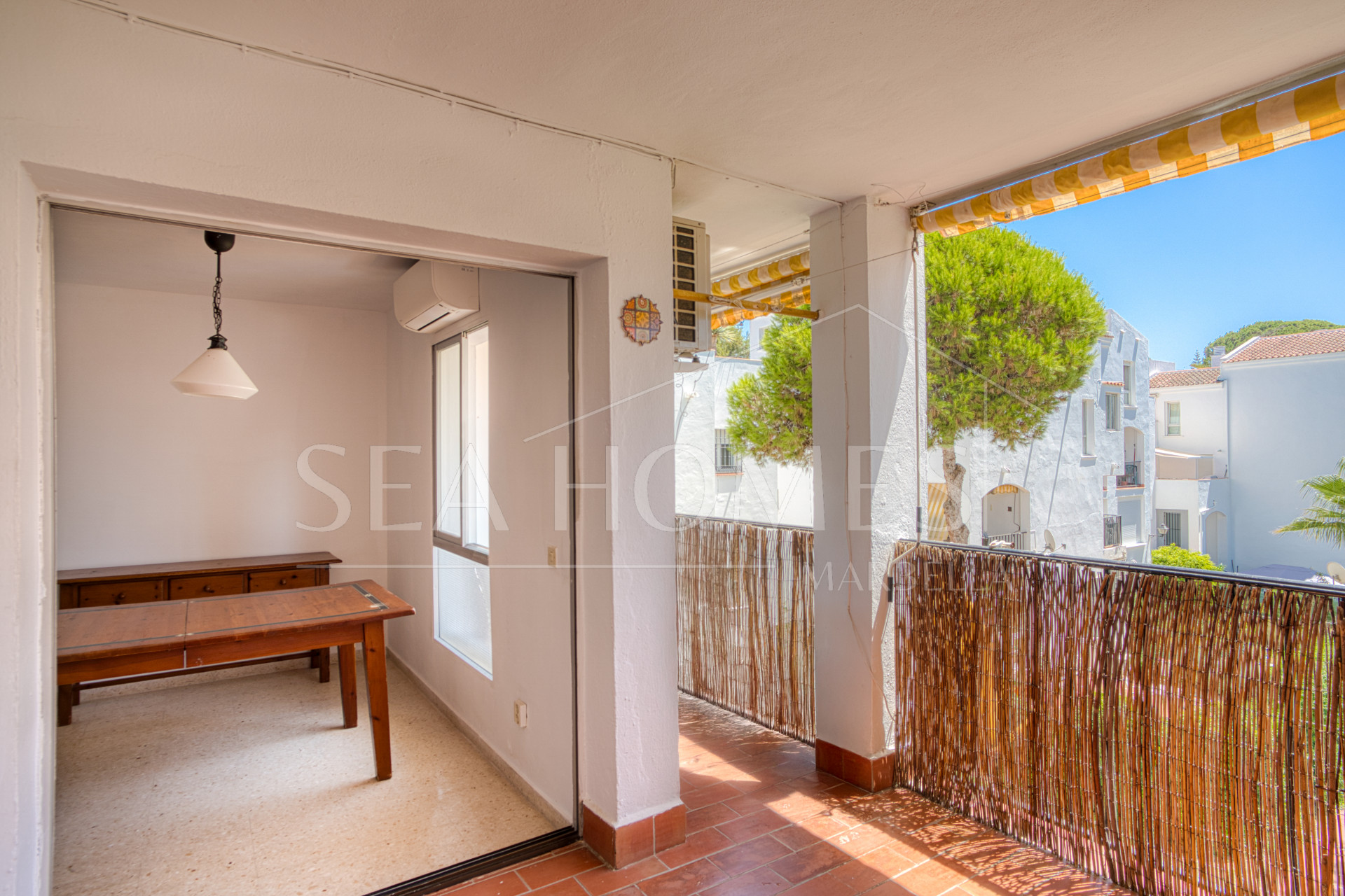 Fantastic reform opportunity; three bedroom apartment located in the gated community, Parque Elviria in Marbella - walking distance to the beach