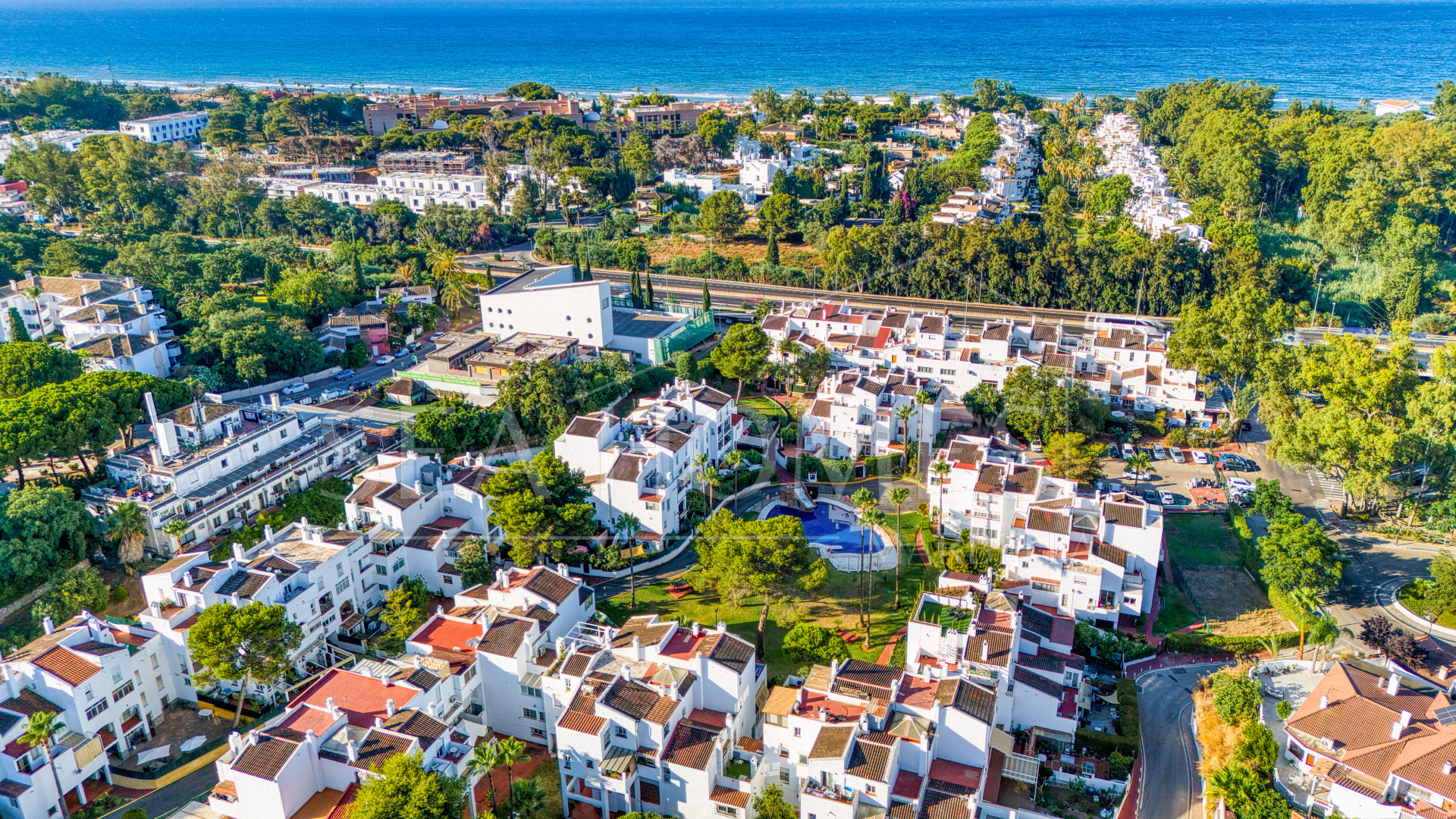 Fantastic reform opportunity; three bedroom apartment located in the gated community, Parque Elviria in Marbella - walking distance to the beach