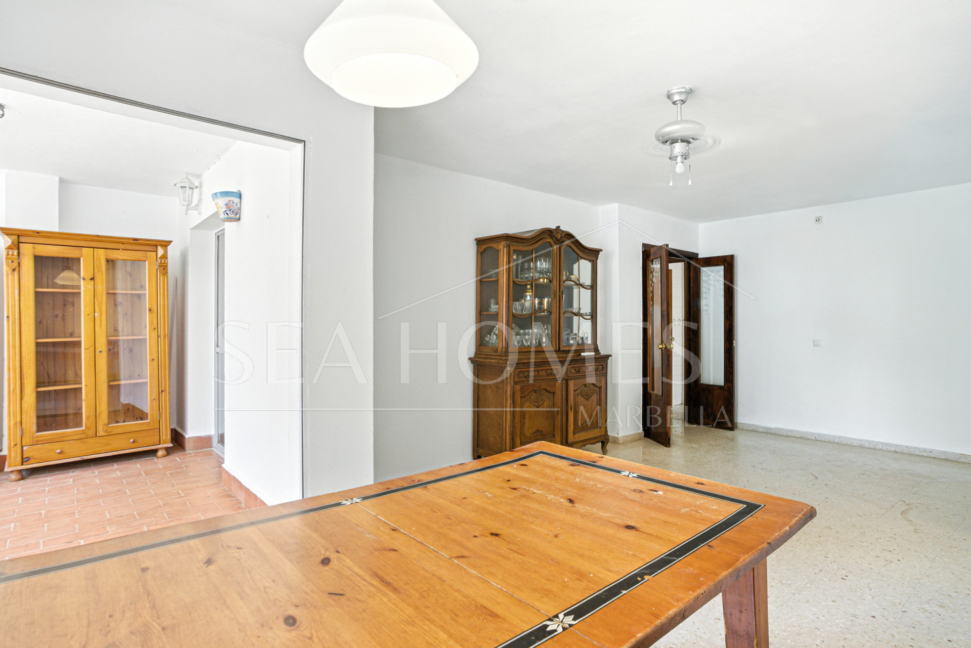 Fantastic reform opportunity; three bedroom apartment located in the gated community, Parque Elviria in Marbella - walking distance to the beach