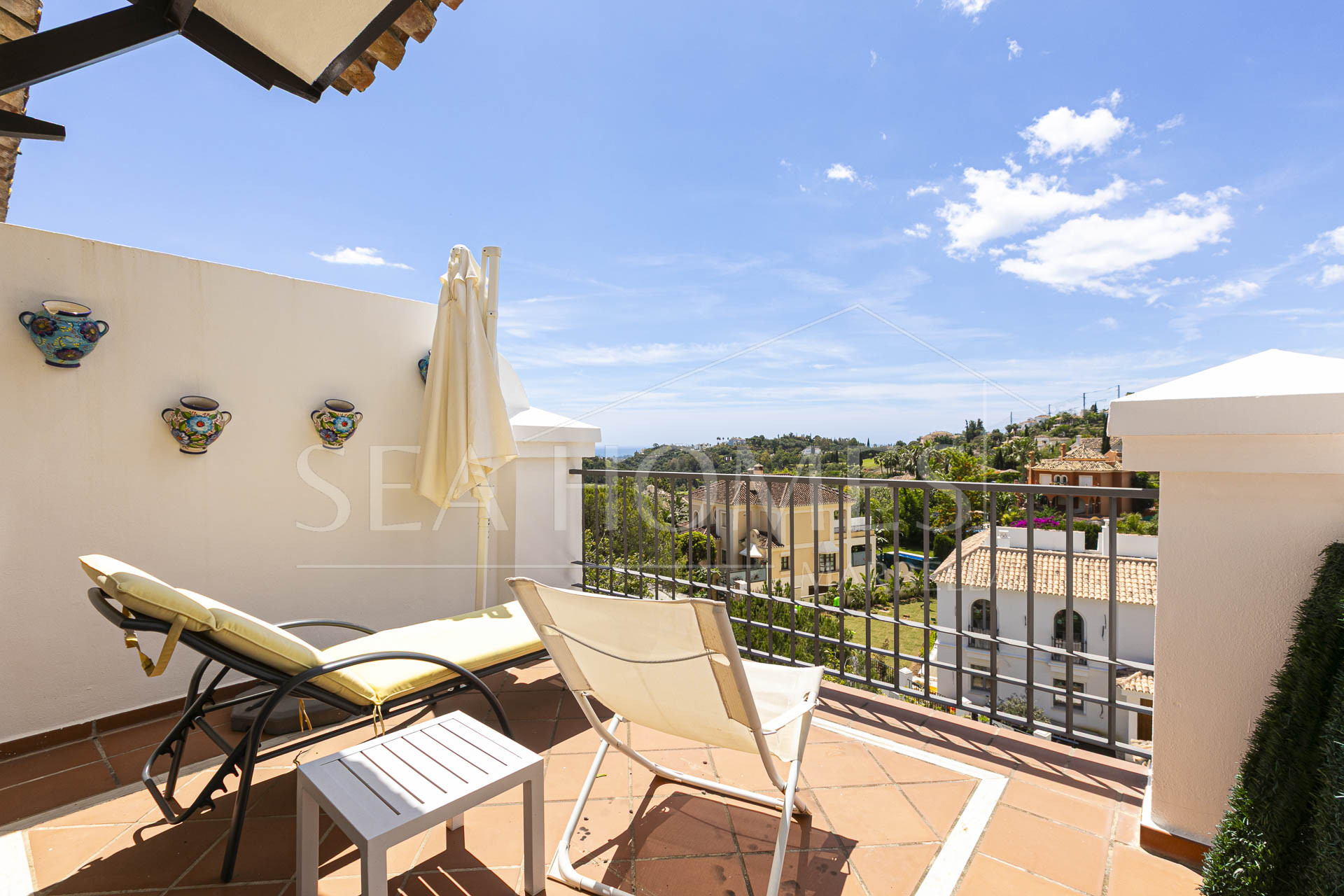 Beautiful south-facing, four bedroom townhouse in Los Almendros, part of the secure Los Arqueros Golf community in Benahavís