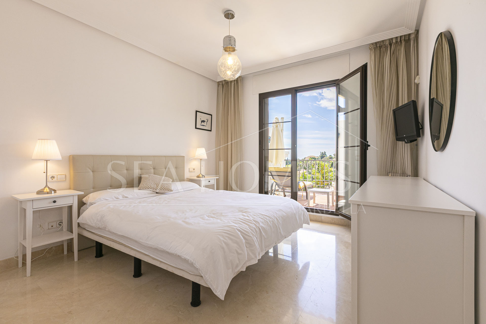 Beautiful south-facing, four bedroom townhouse in Los Almendros, part of the secure Los Arqueros Golf community in Benahavís