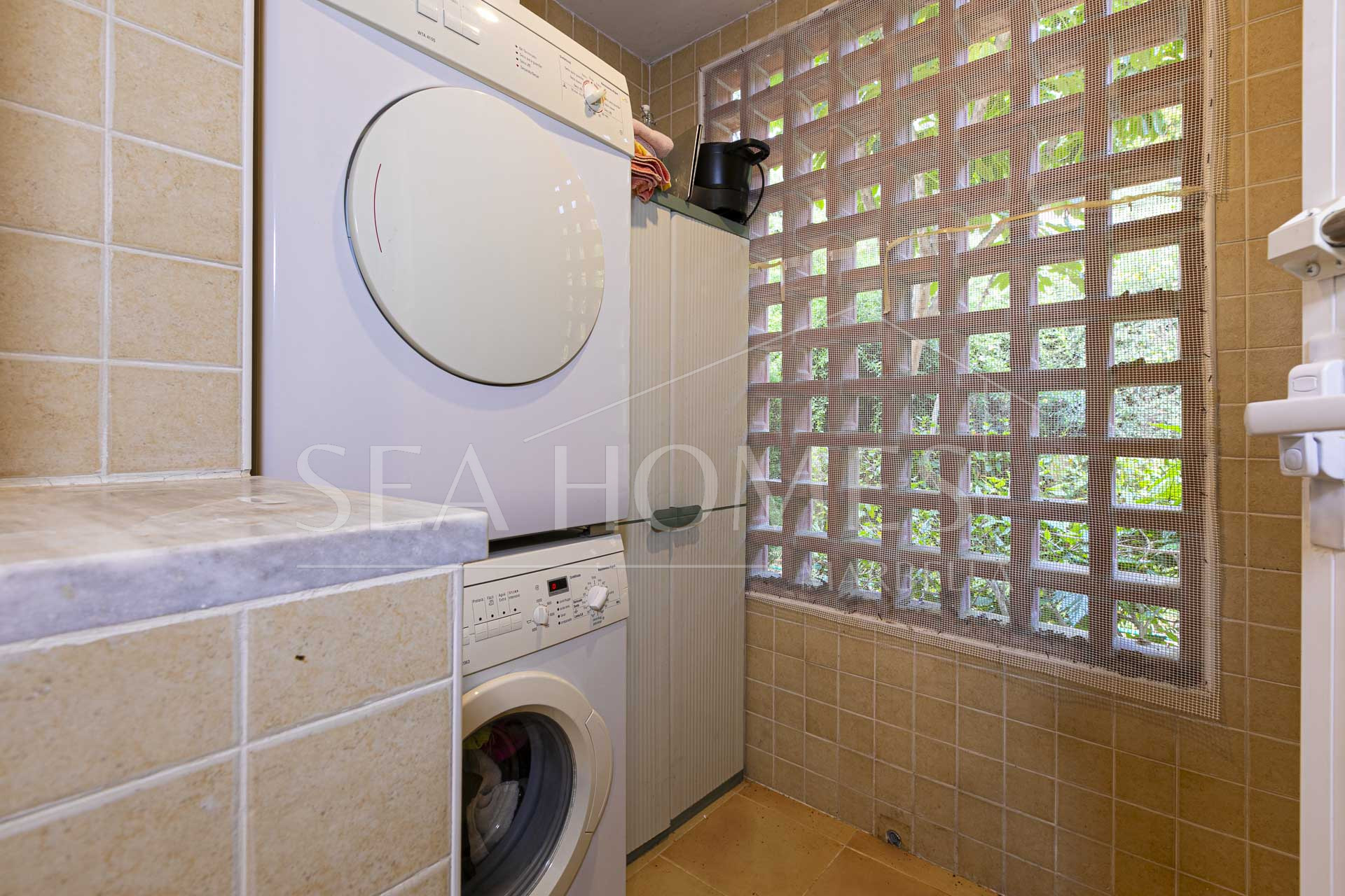 Beautiful south-facing, four bedroom townhouse in Los Almendros, part of the secure Los Arqueros Golf community in Benahavís