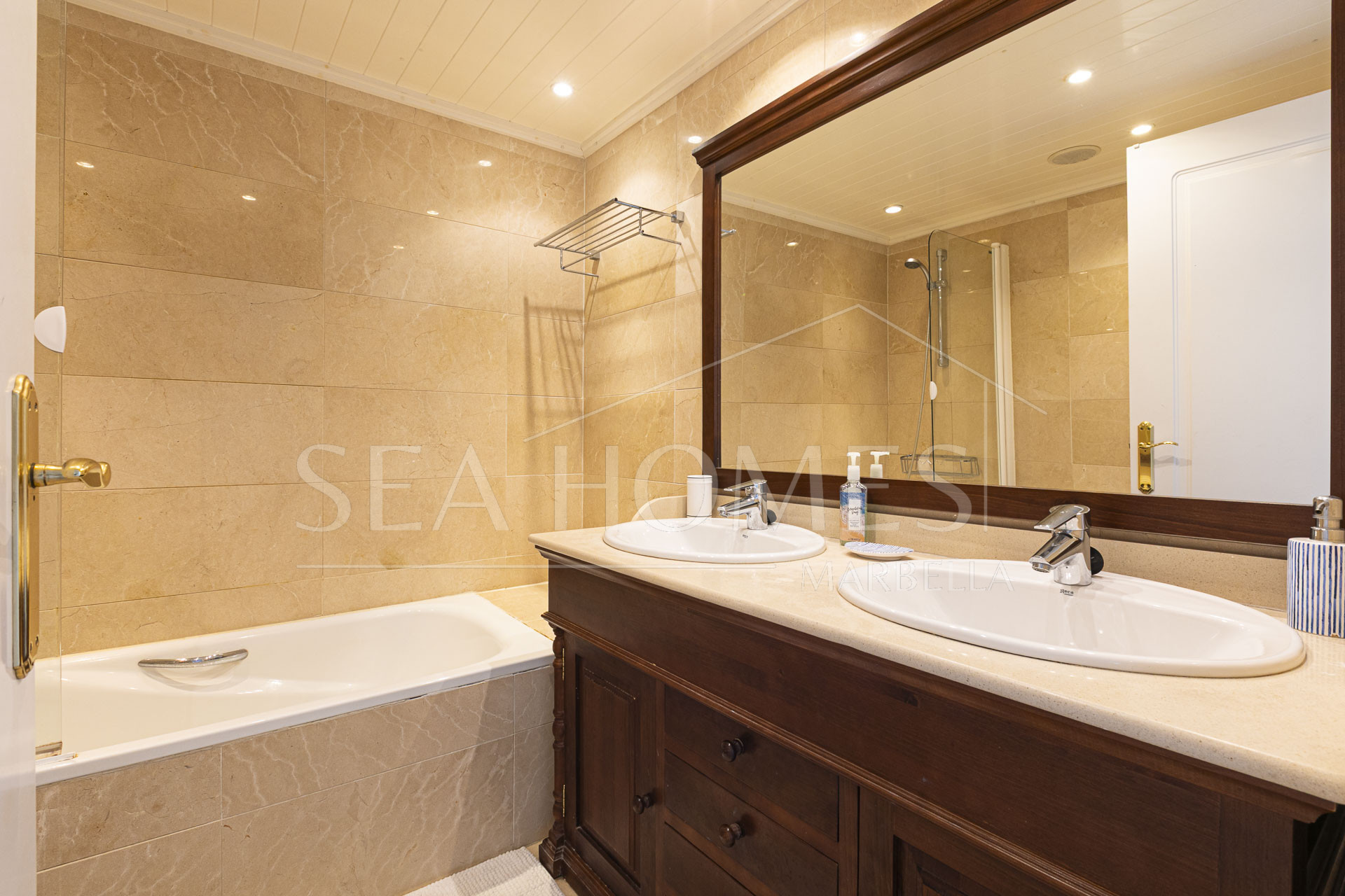 Beautiful south-facing, four bedroom townhouse in Los Almendros, part of the secure Los Arqueros Golf community in Benahavís