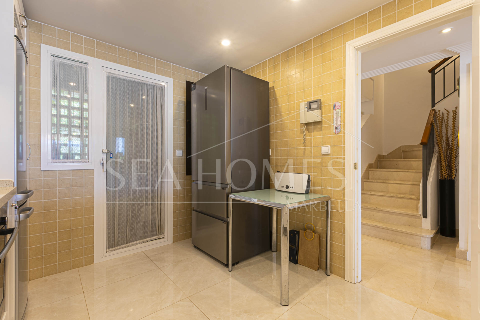 Beautiful south-facing, four bedroom townhouse in Los Almendros, part of the secure Los Arqueros Golf community in Benahavís