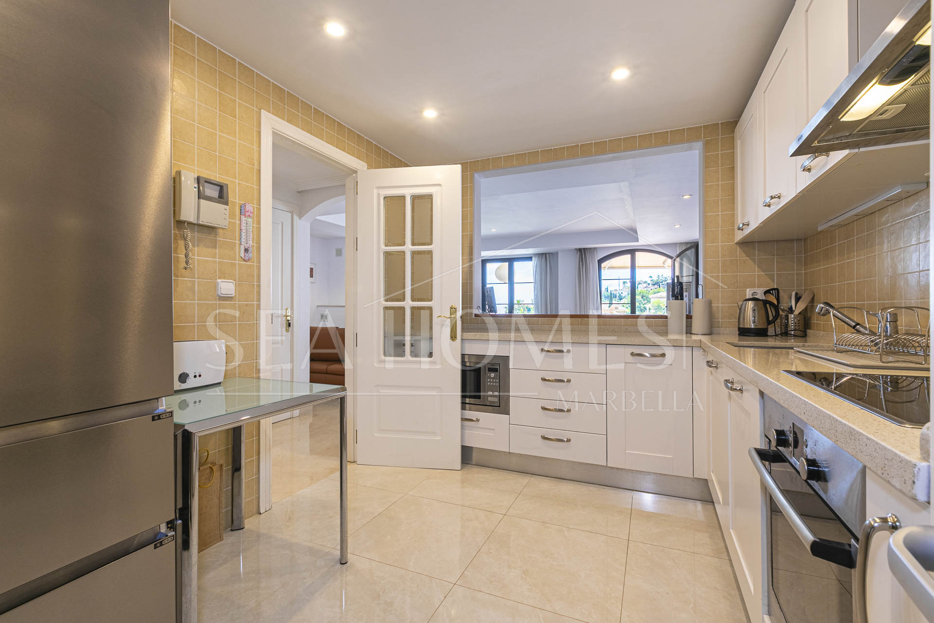 Beautiful south-facing, four bedroom townhouse in Los Almendros, part of the secure Los Arqueros Golf community in Benahavís