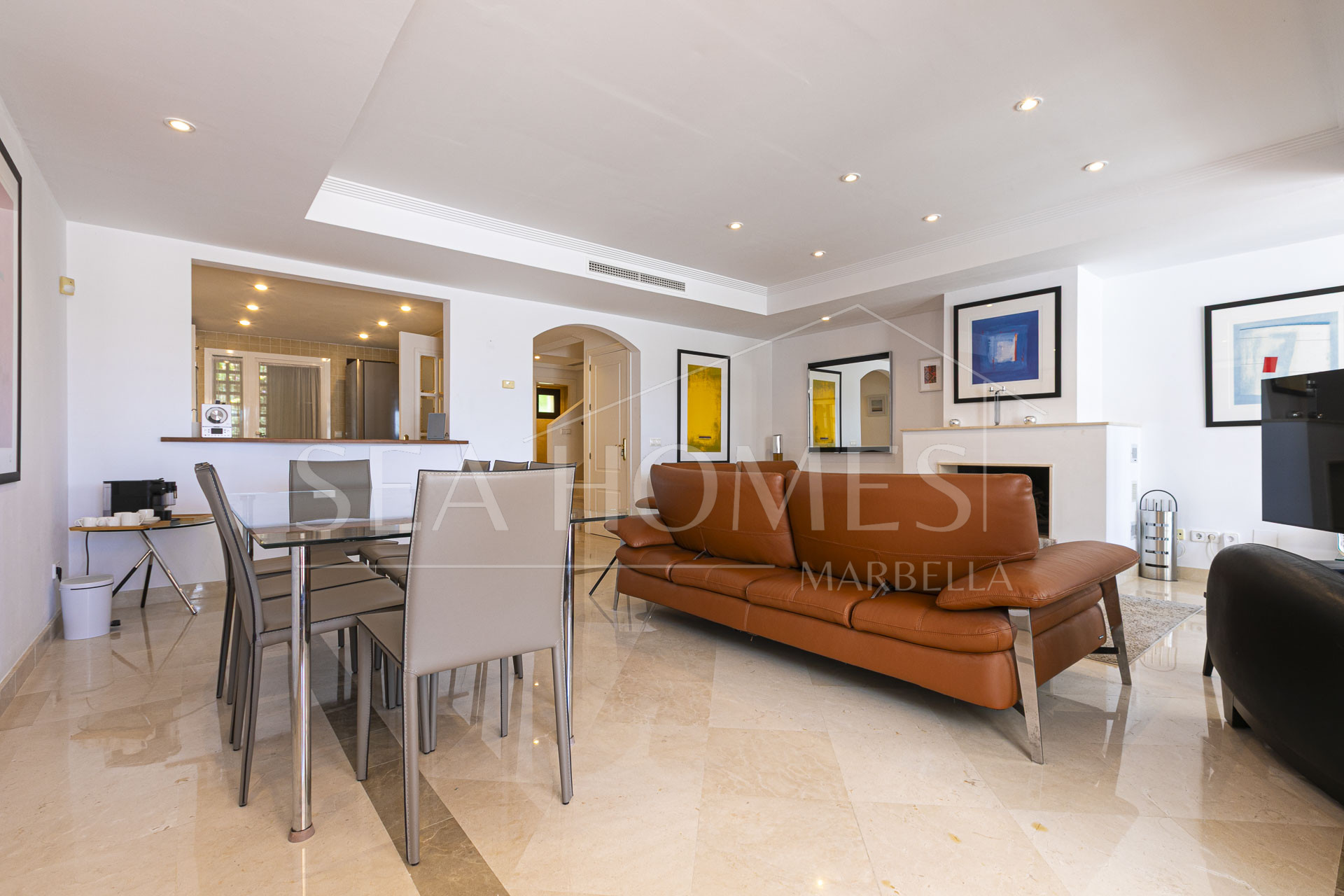 Beautiful south-facing, four bedroom townhouse in Los Almendros, part of the secure Los Arqueros Golf community in Benahavís