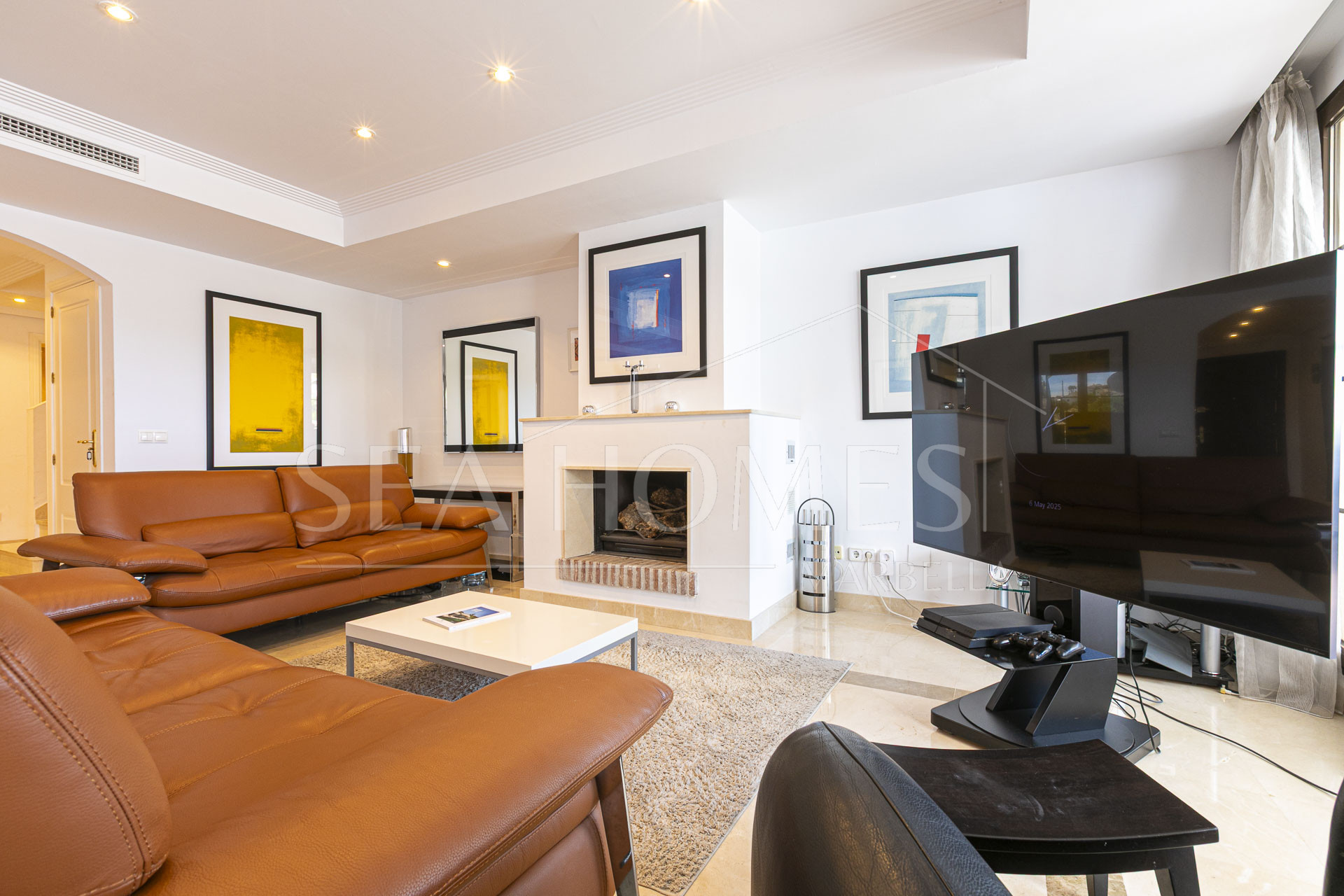 Beautiful south-facing, four bedroom townhouse in Los Almendros, part of the secure Los Arqueros Golf community in Benahavís