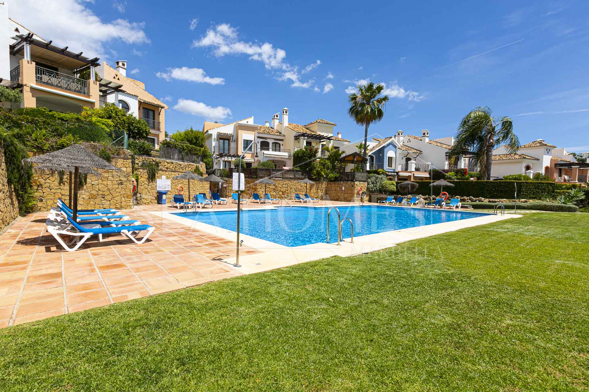 Beautiful south-facing, four bedroom townhouse in Los Almendros, part of the secure Los Arqueros Golf community in Benahavís