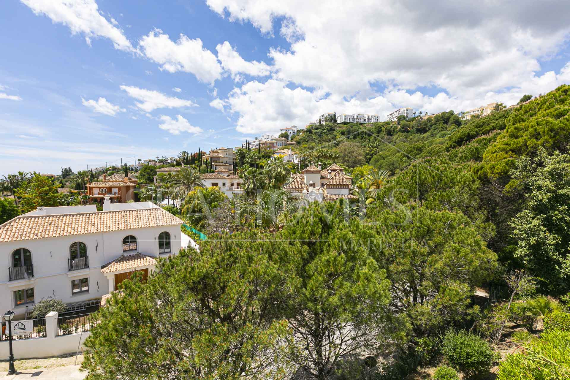Beautiful south-facing, four bedroom townhouse in Los Almendros, part of the secure Los Arqueros Golf community in Benahavís