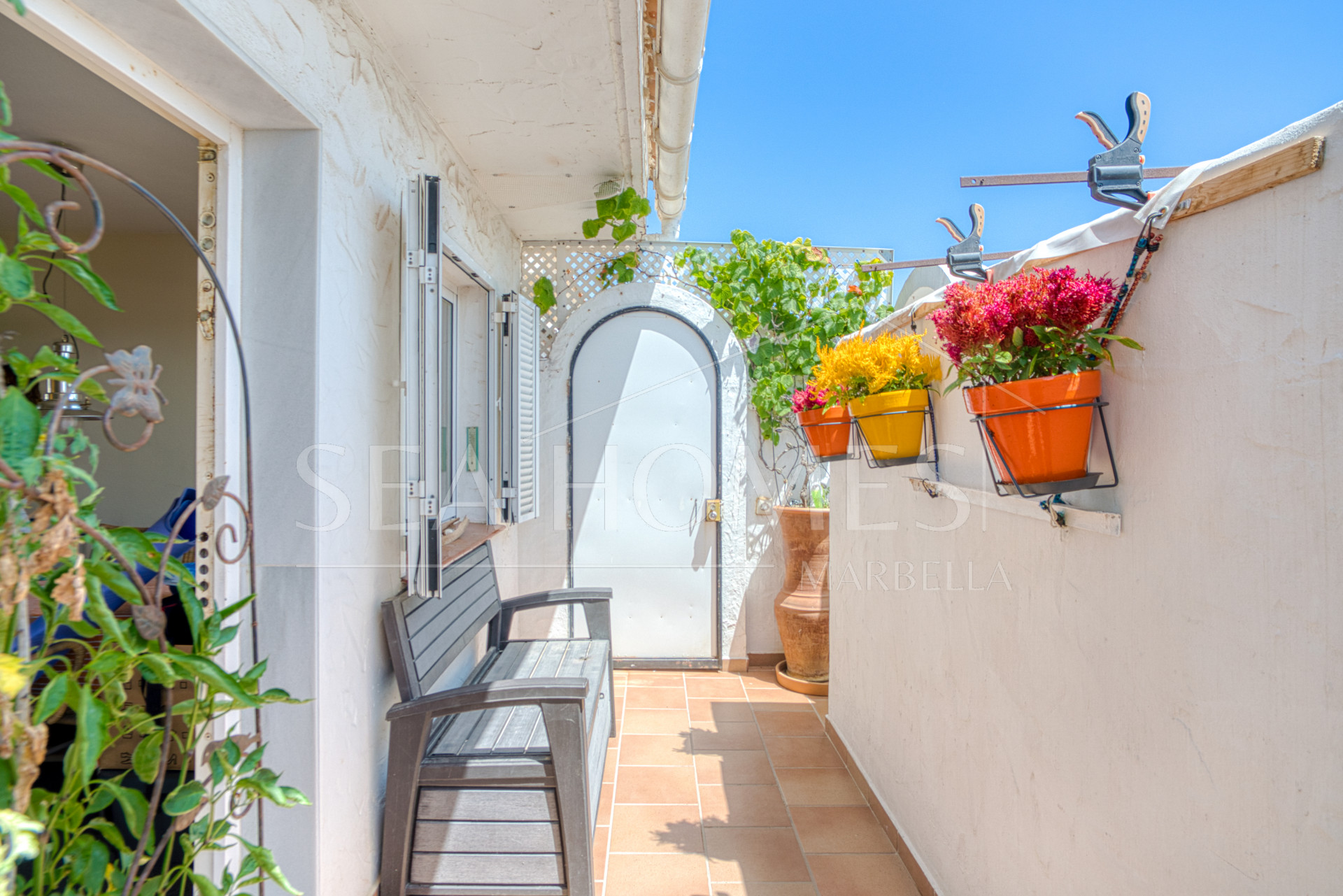 Excellent investment opportunity - south west facing three bedroom, beachfront duplex penthouse located in Playa Real, Marbesa