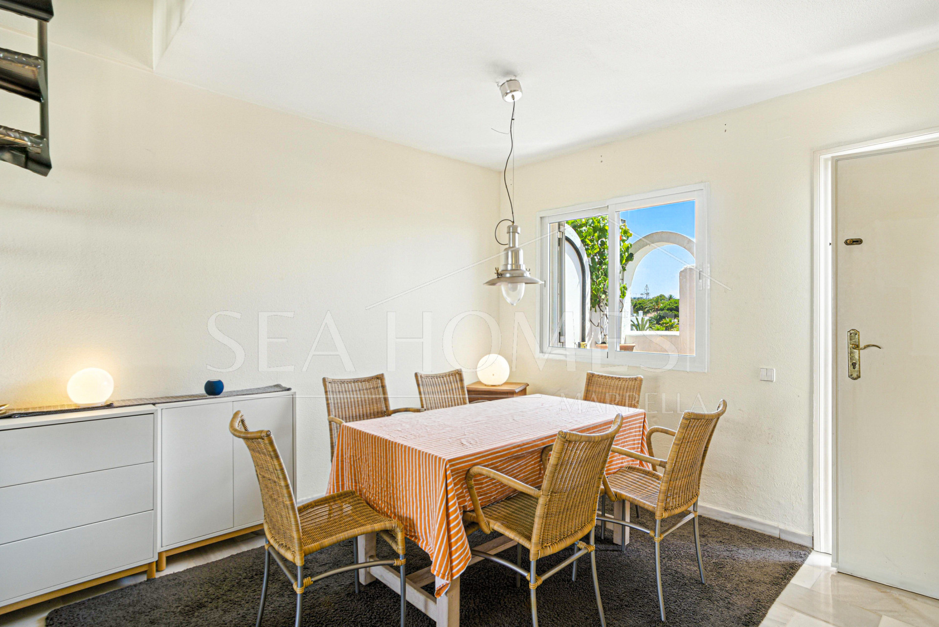 Excellent investment opportunity - south west facing three bedroom, beachfront duplex penthouse located in Playa Real, Marbesa