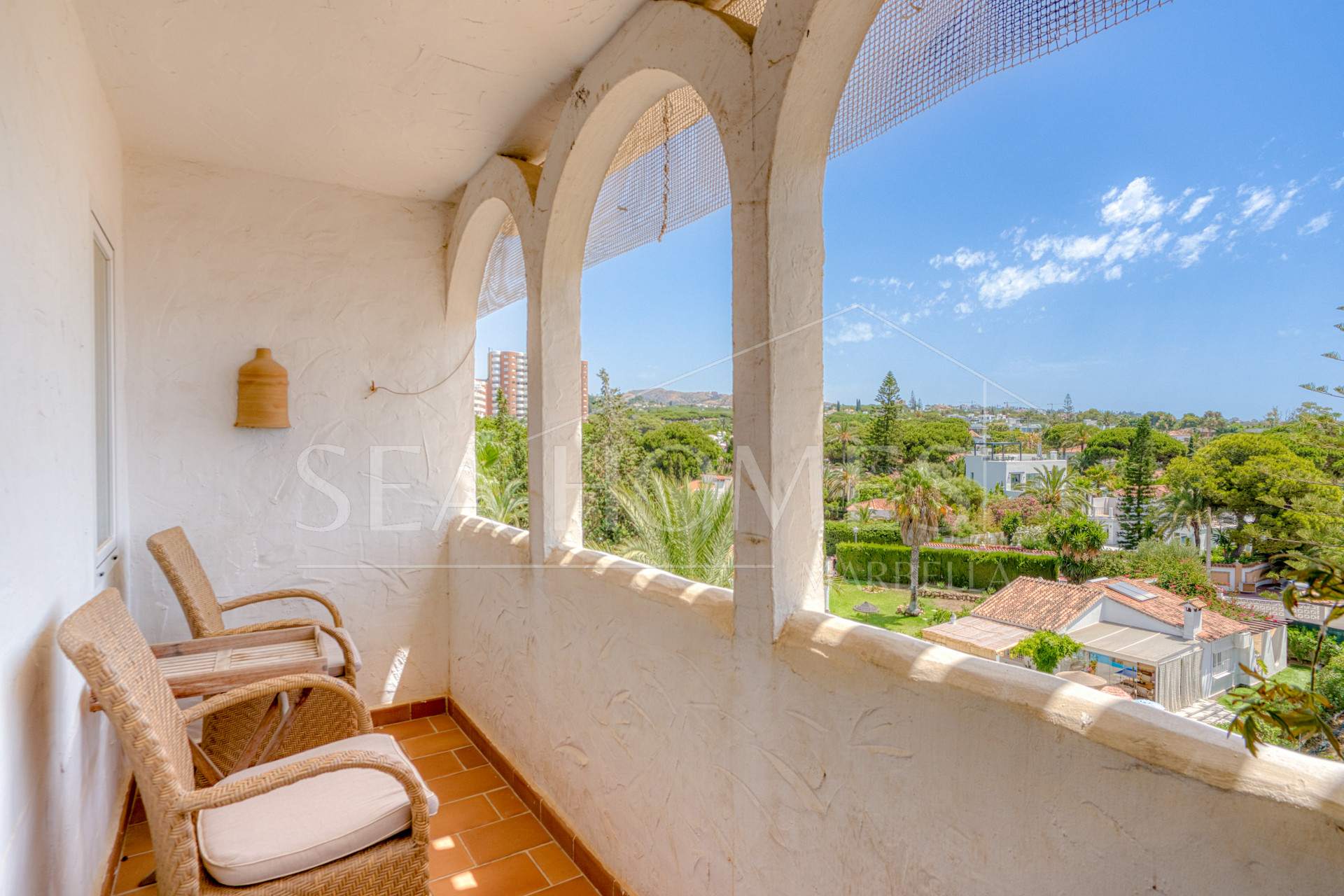 Excellent investment opportunity - south west facing three bedroom, beachfront duplex penthouse located in Playa Real, Marbesa