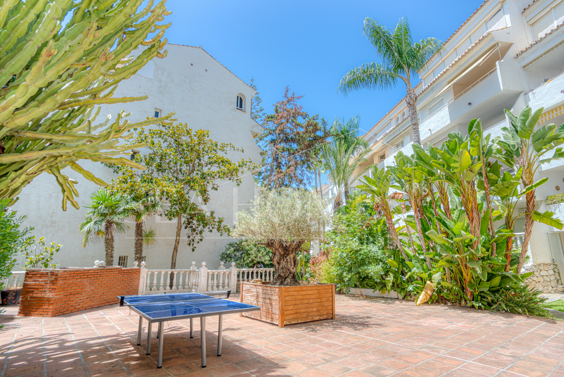 Excellent investment opportunity - south west facing three bedroom, beachfront duplex penthouse located in Playa Real, Marbesa
