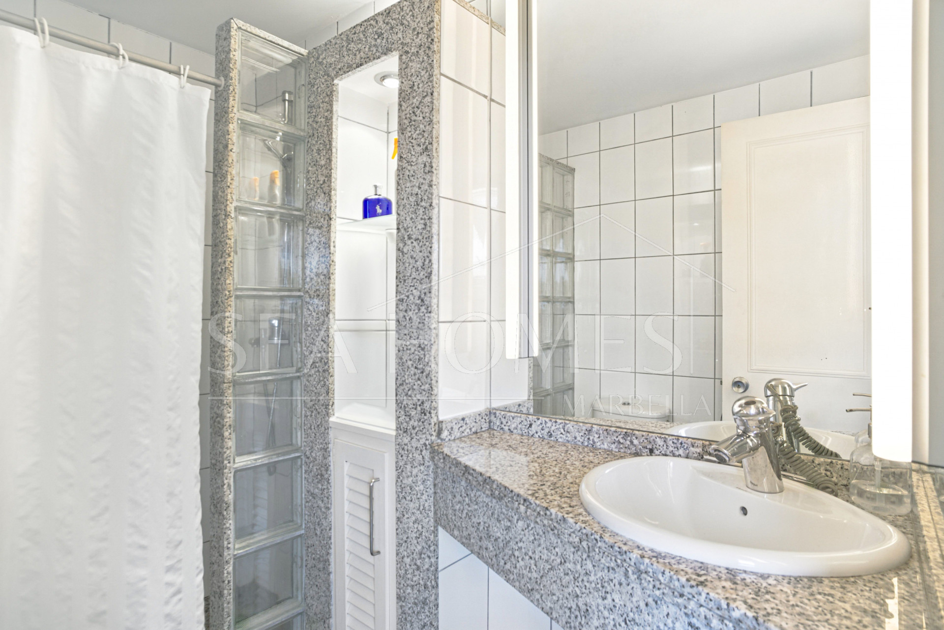 Excellent investment opportunity - south west facing three bedroom, beachfront duplex penthouse located in Playa Real, Marbesa