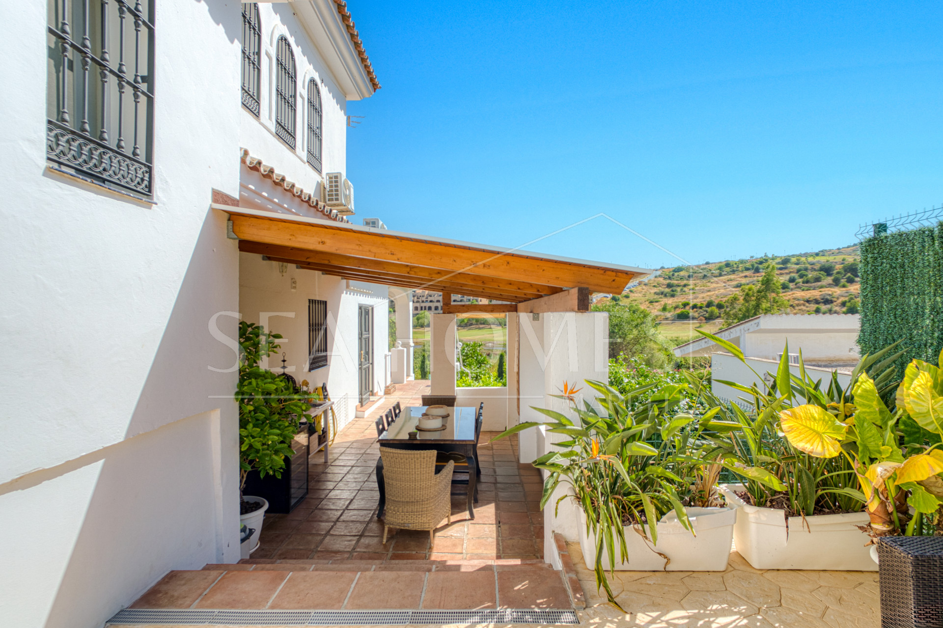 Beautiful five bedroom, Southwest-Facing Villa with Golf Views in Valle Romano (Estepona)