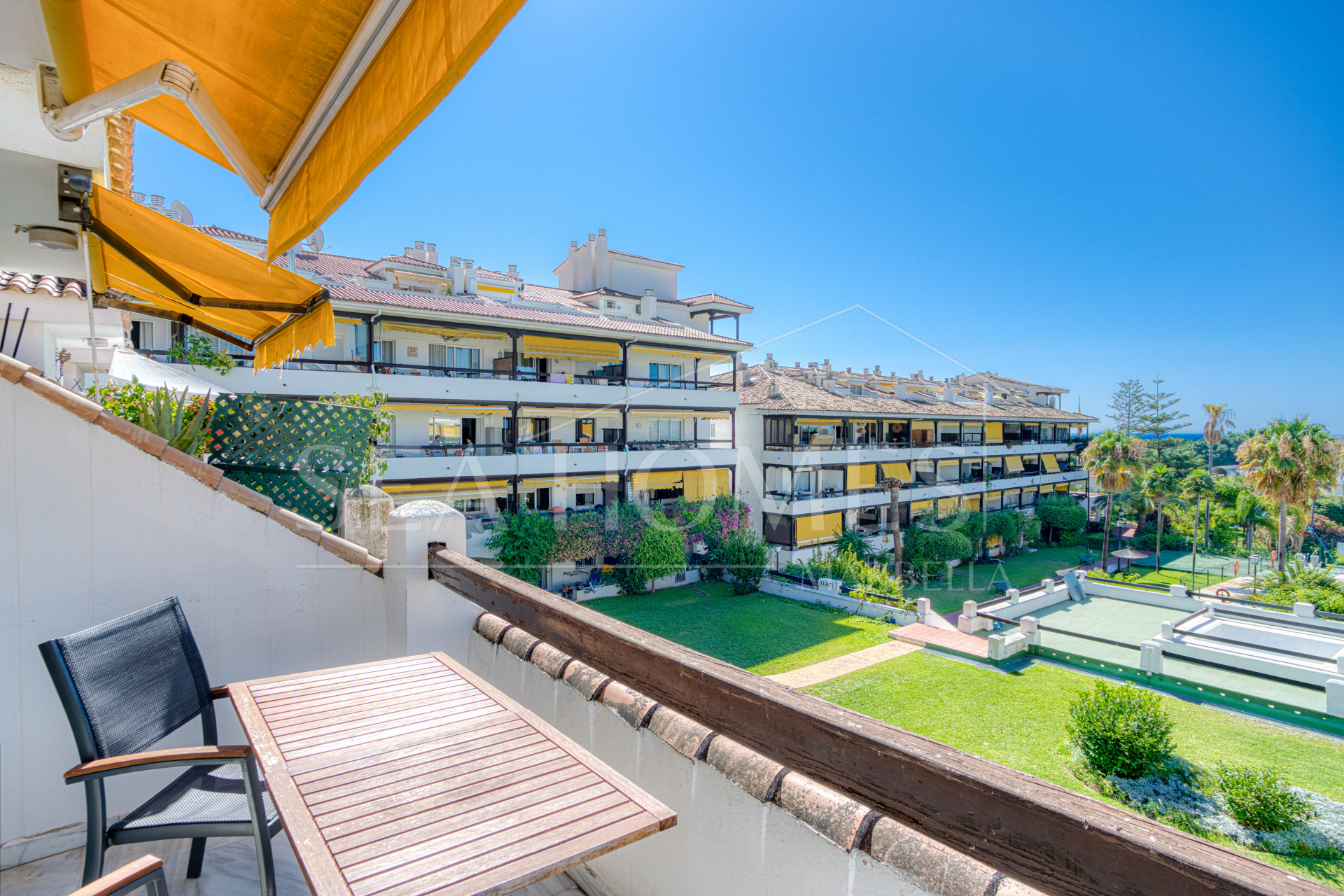 Wonderful south facing. two bedroom duplex penthouse located in the highly sought-after Carolina Park on Marbella’s prestigious Golden Mile