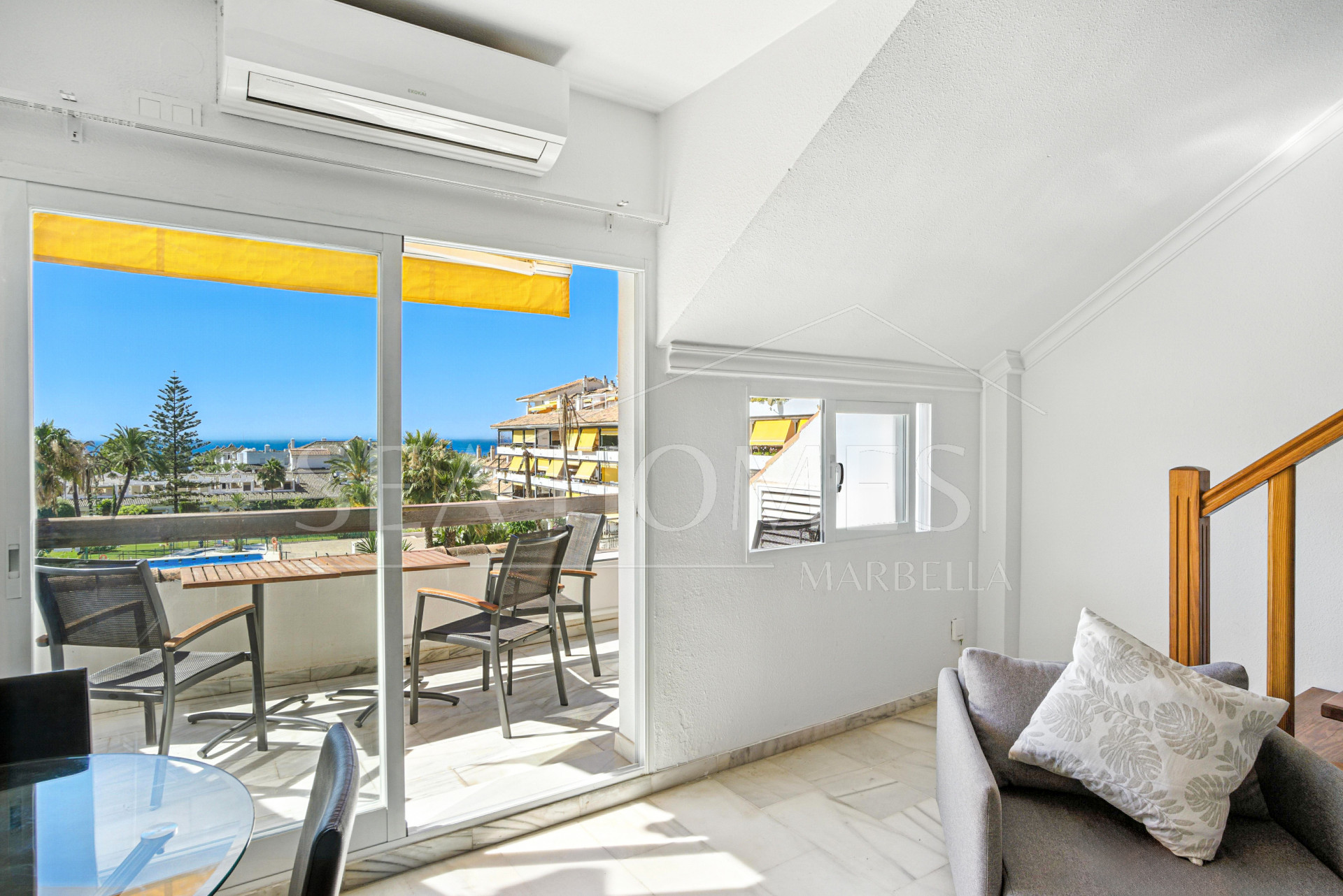 Wonderful south facing. two bedroom duplex penthouse located in the highly sought-after Carolina Park on Marbella’s prestigious Golden Mile
