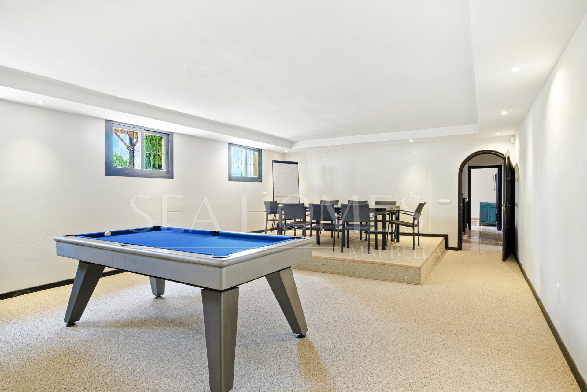 Spacious seven-bedroom, south facing villa with sea views, located in the fantastic area of Estepona