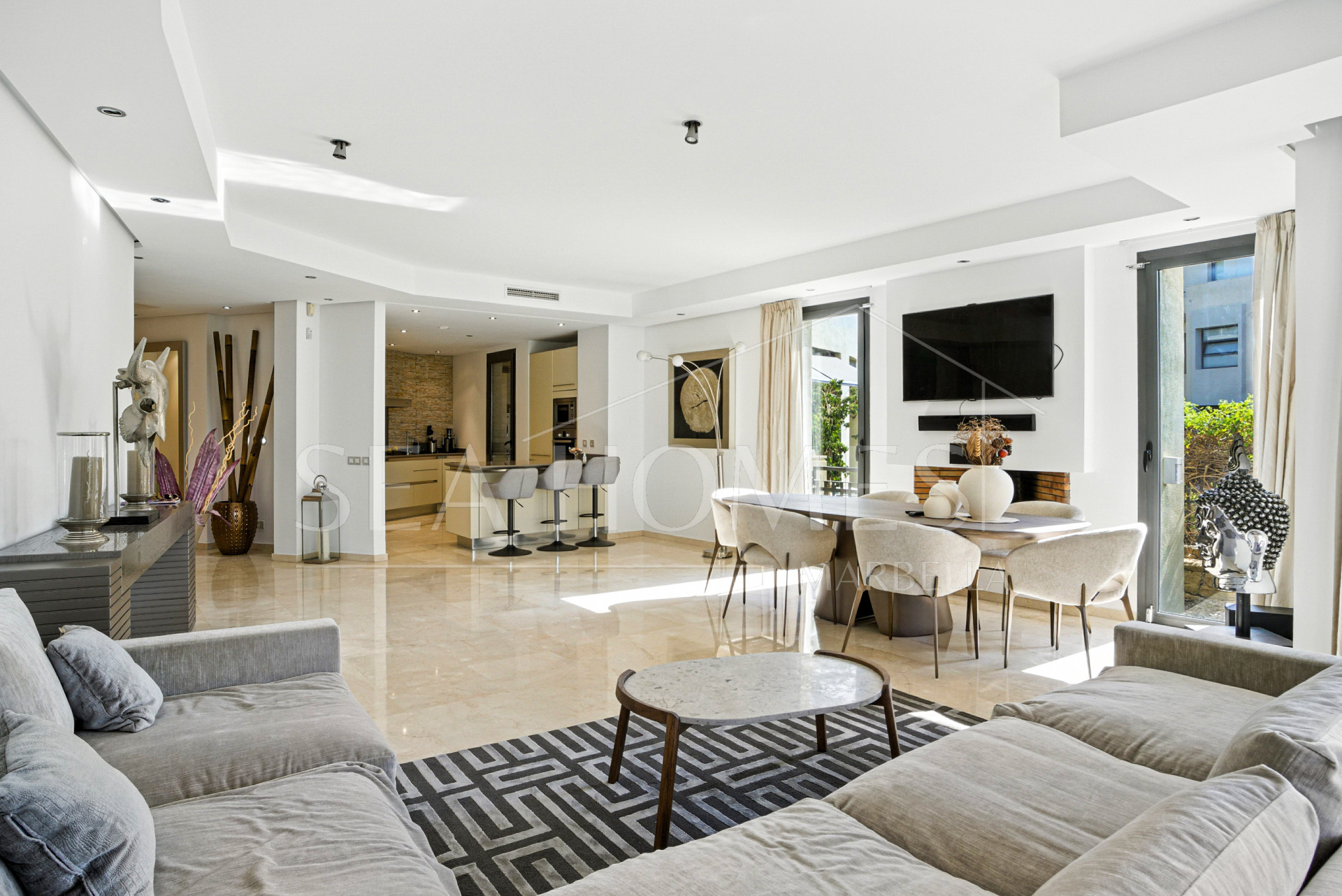 Luxury, south facing two bedroom, ground floor apartment located in prestigious community Imara, Balcones de Sierra Blanca