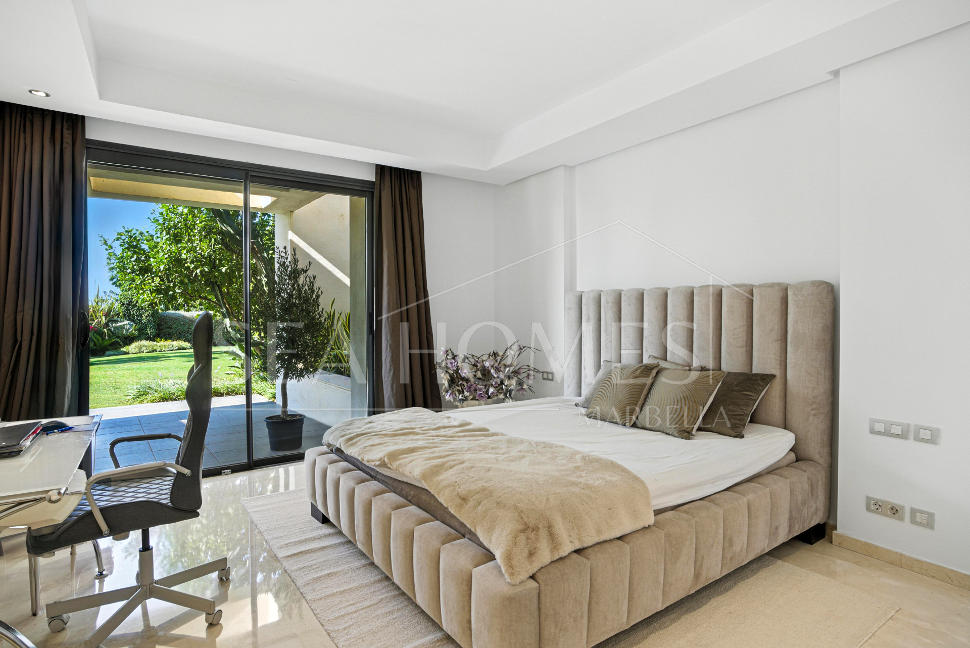 Luxury, south facing two bedroom, ground floor apartment located in prestigious community Imara, Balcones de Sierra Blanca