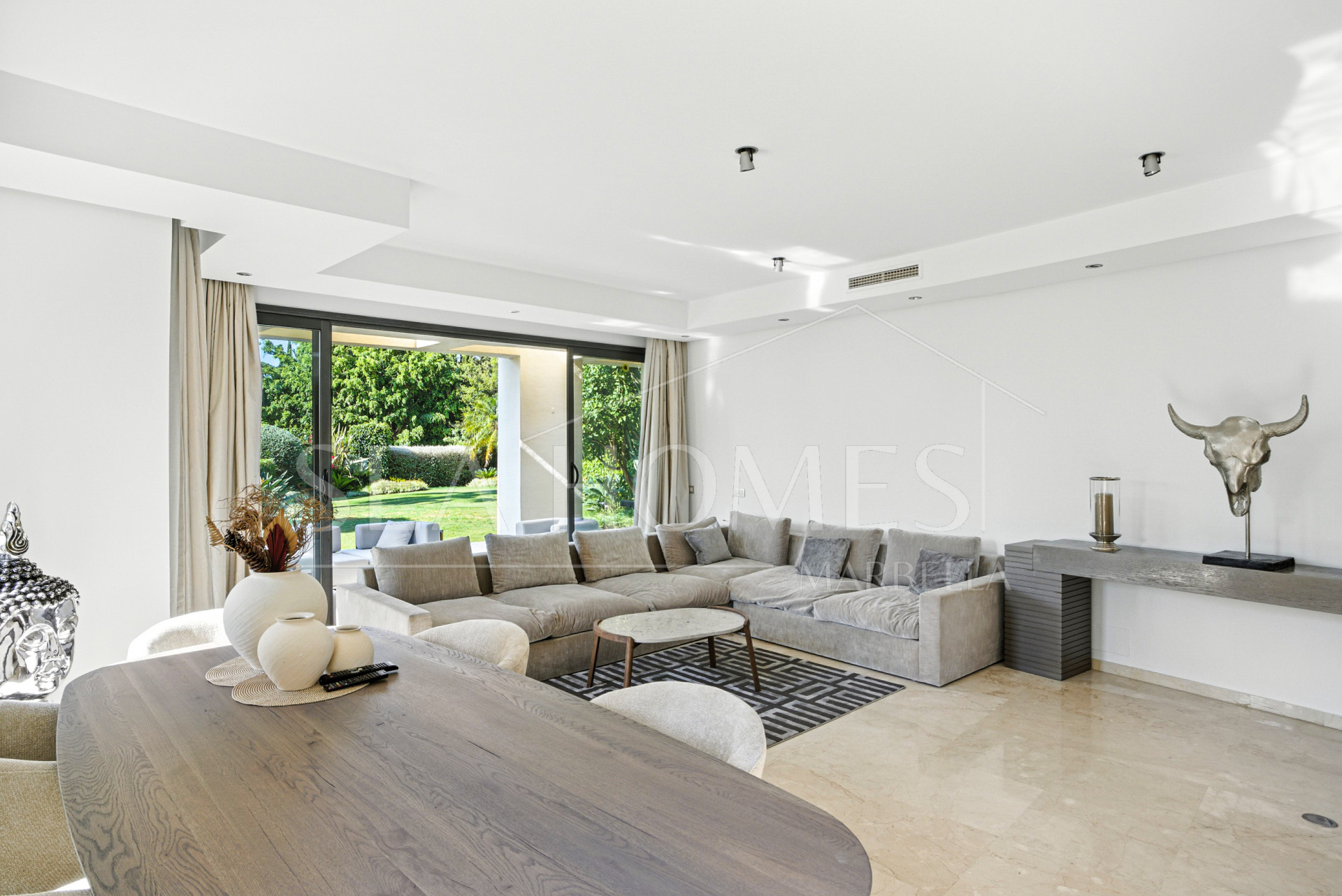 Luxury, south facing two bedroom, ground floor apartment located in prestigious community Imara, Balcones de Sierra Blanca