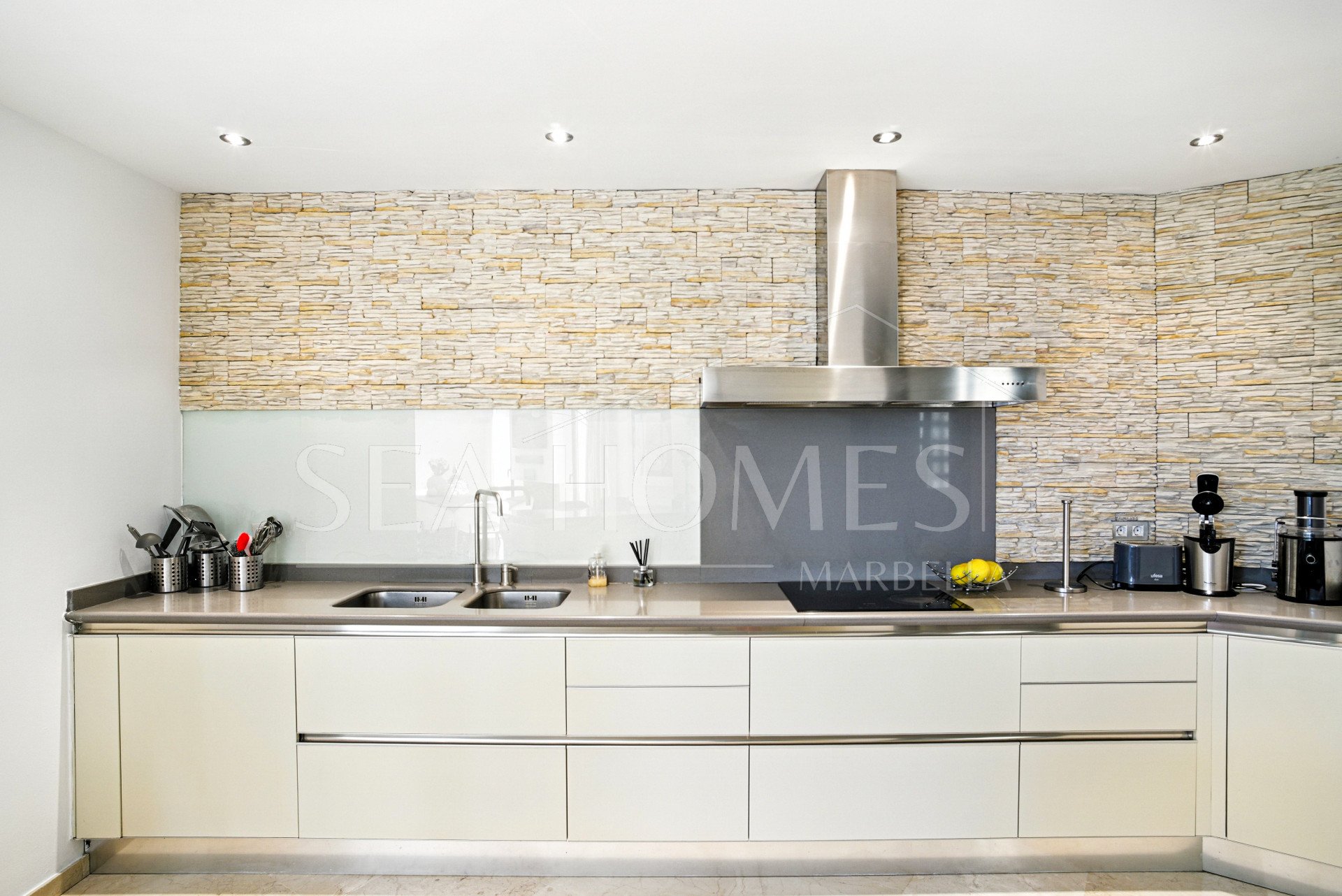 Luxury, south facing two bedroom, ground floor apartment located in prestigious community Imara, Balcones de Sierra Blanca