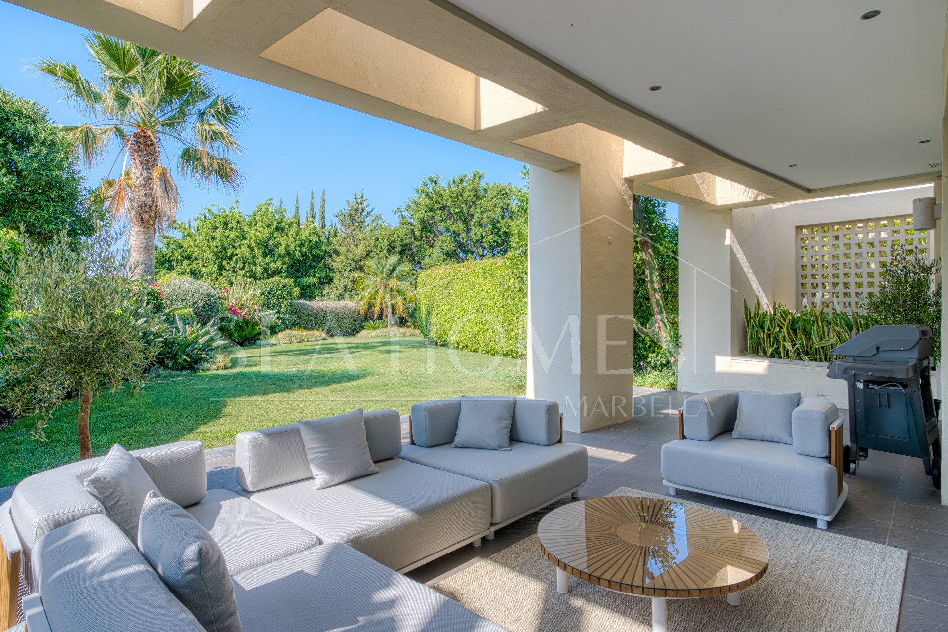 Luxury, south facing two bedroom, ground floor apartment located in prestigious community Imara, Balcones de Sierra Blanca