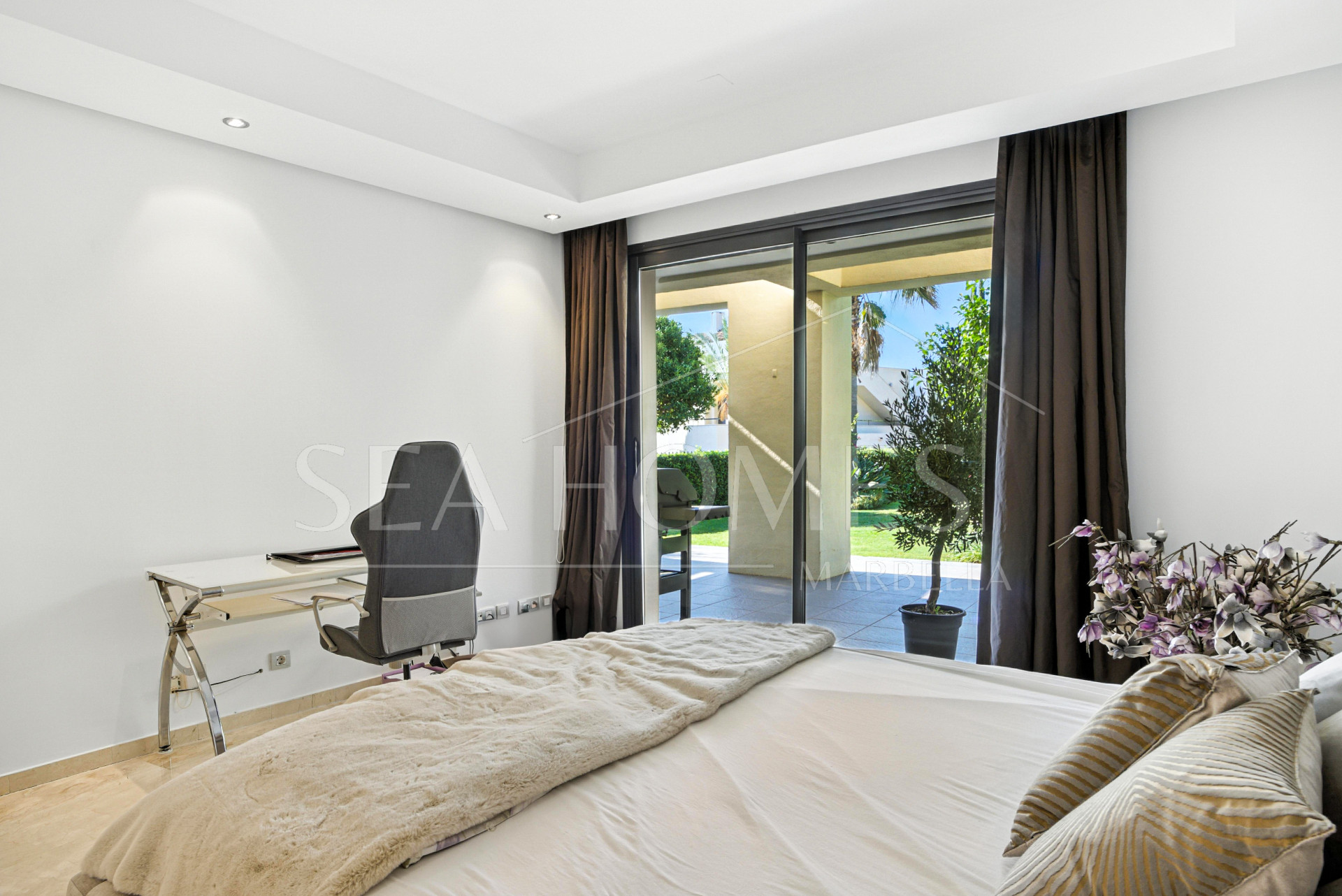 Luxury, south facing two bedroom, ground floor apartment located in prestigious community Imara, Balcones de Sierra Blanca