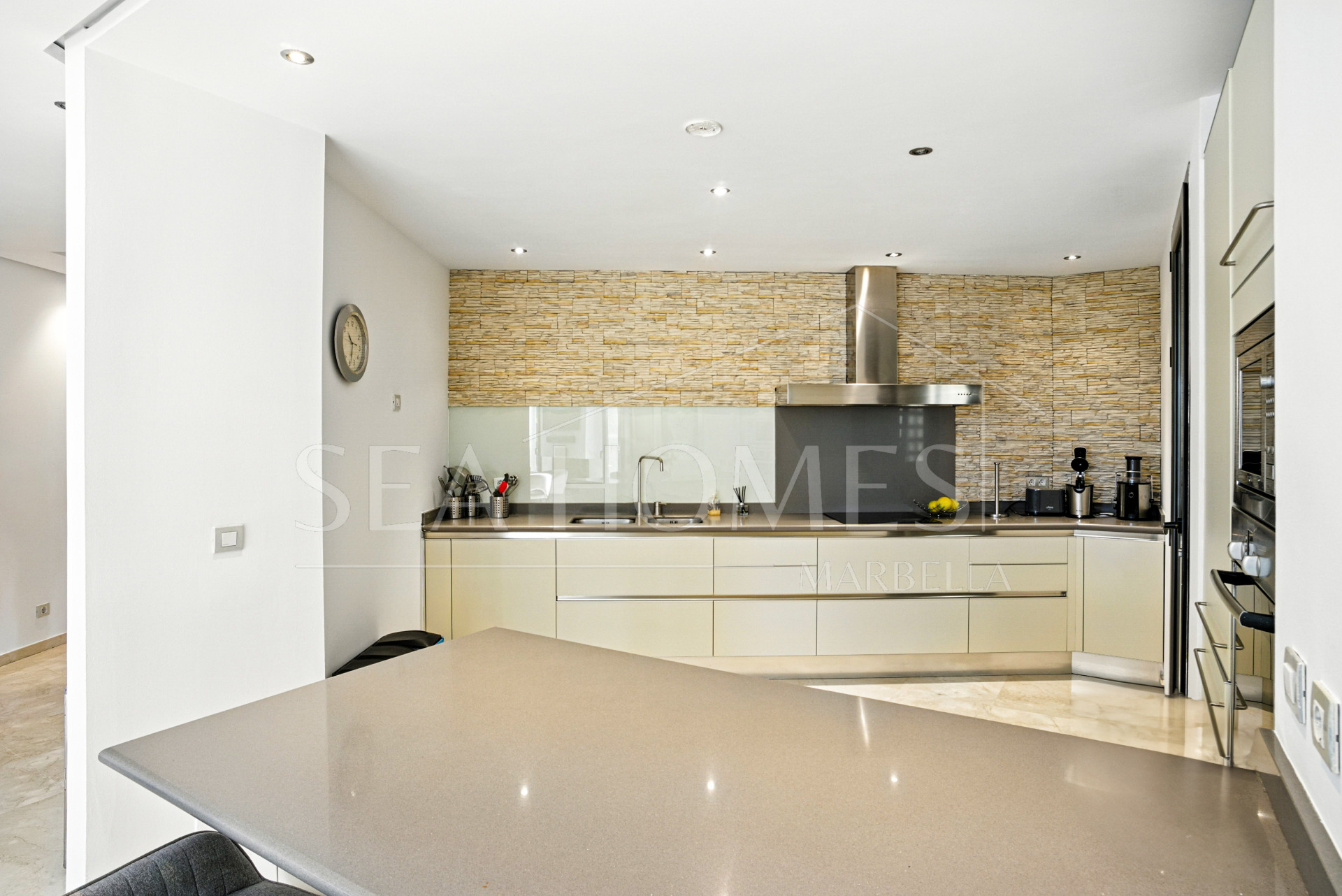 Luxury, south facing two bedroom, ground floor apartment located in prestigious community Imara, Balcones de Sierra Blanca