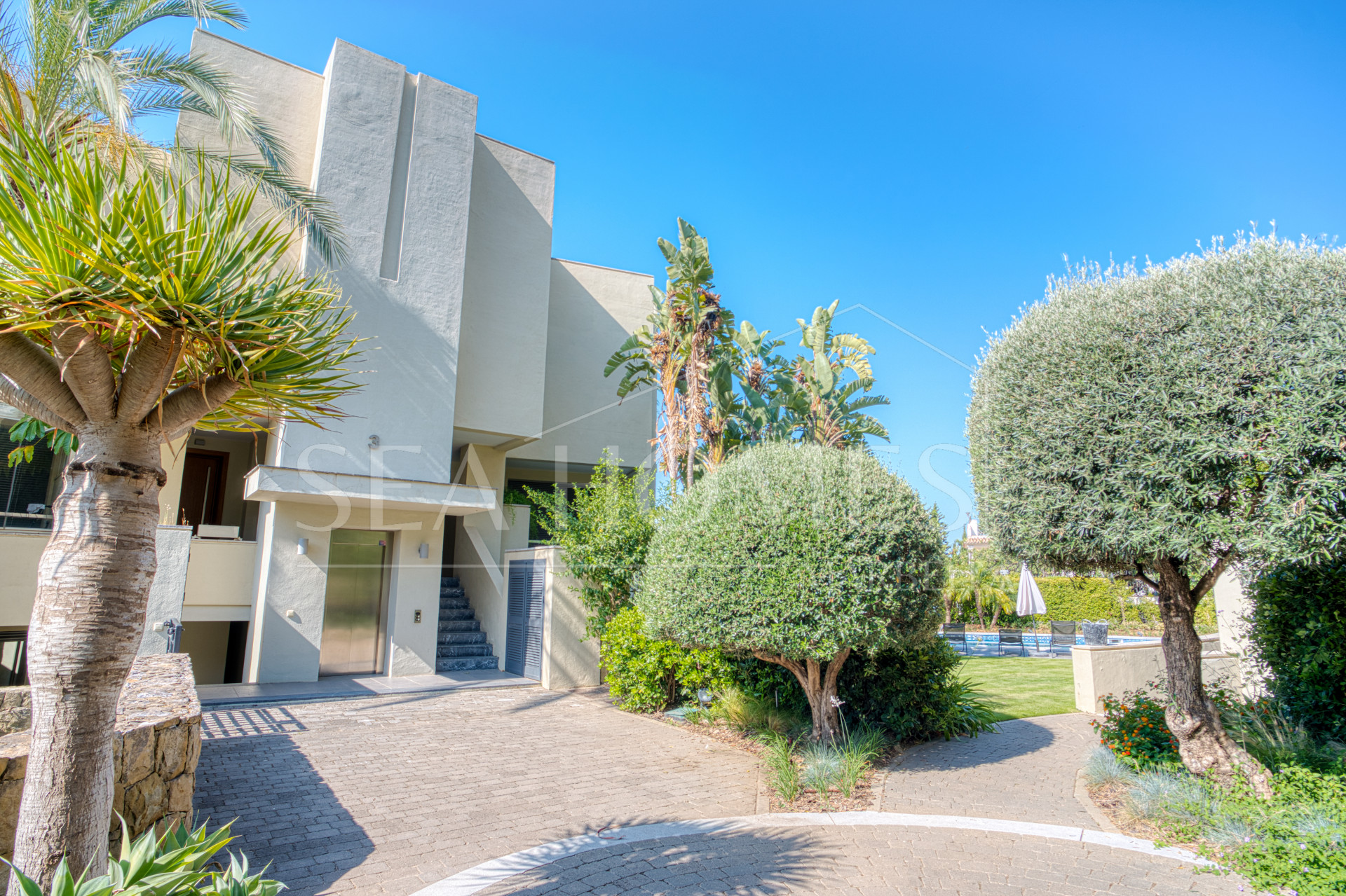 Luxury, south facing two bedroom, ground floor apartment located in prestigious community Imara, Balcones de Sierra Blanca