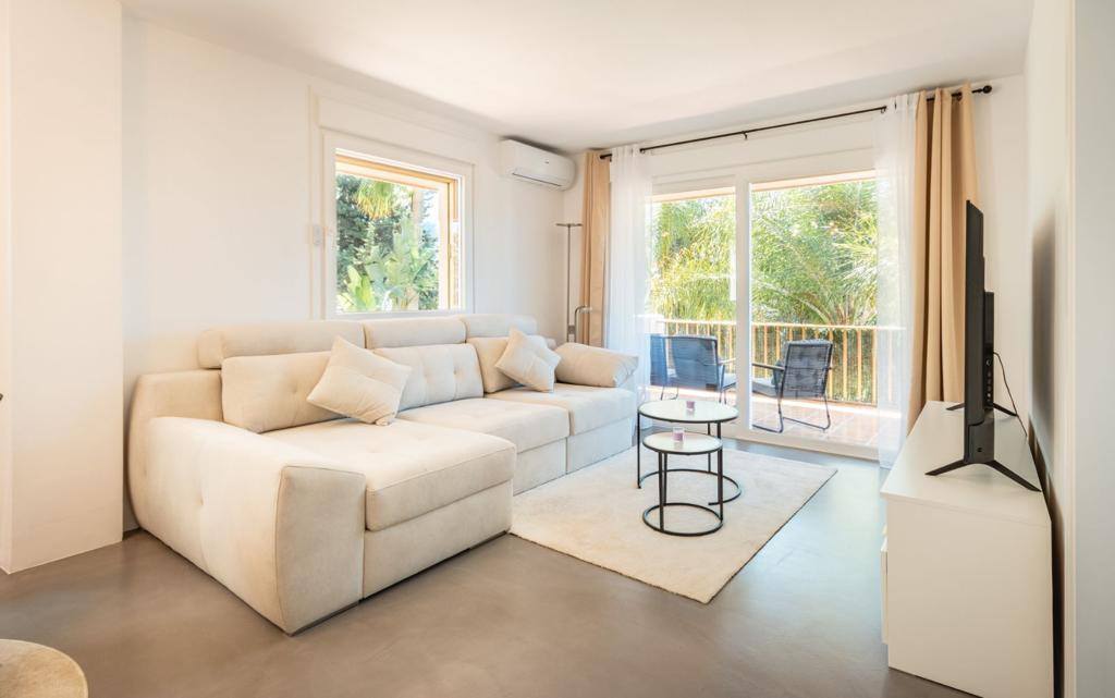 Beautiful renovated two bedroom apartment in Puerto Banús, Marbella