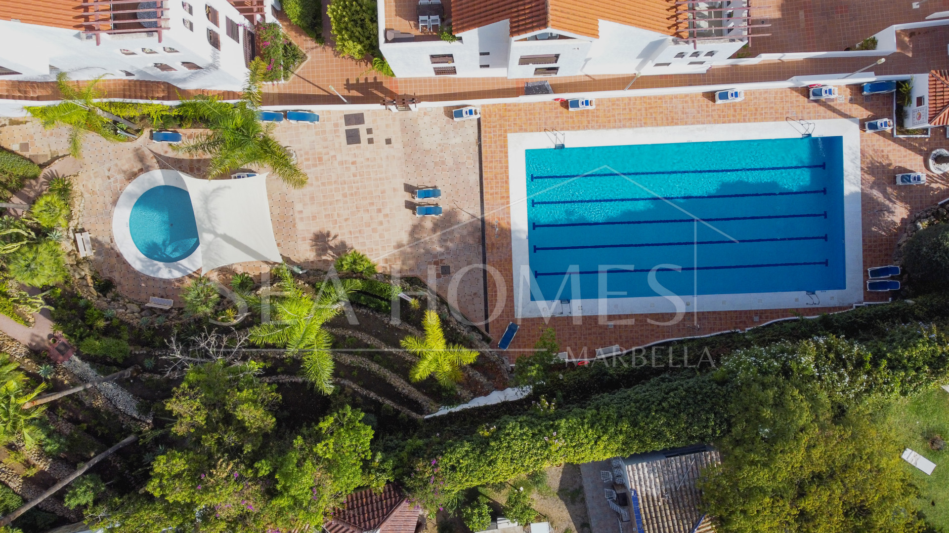 Beautifully renovated three-bedroom, east facing apartment, located in one of the most desirable complexes in Nueva Andalucia, La Maestranza.