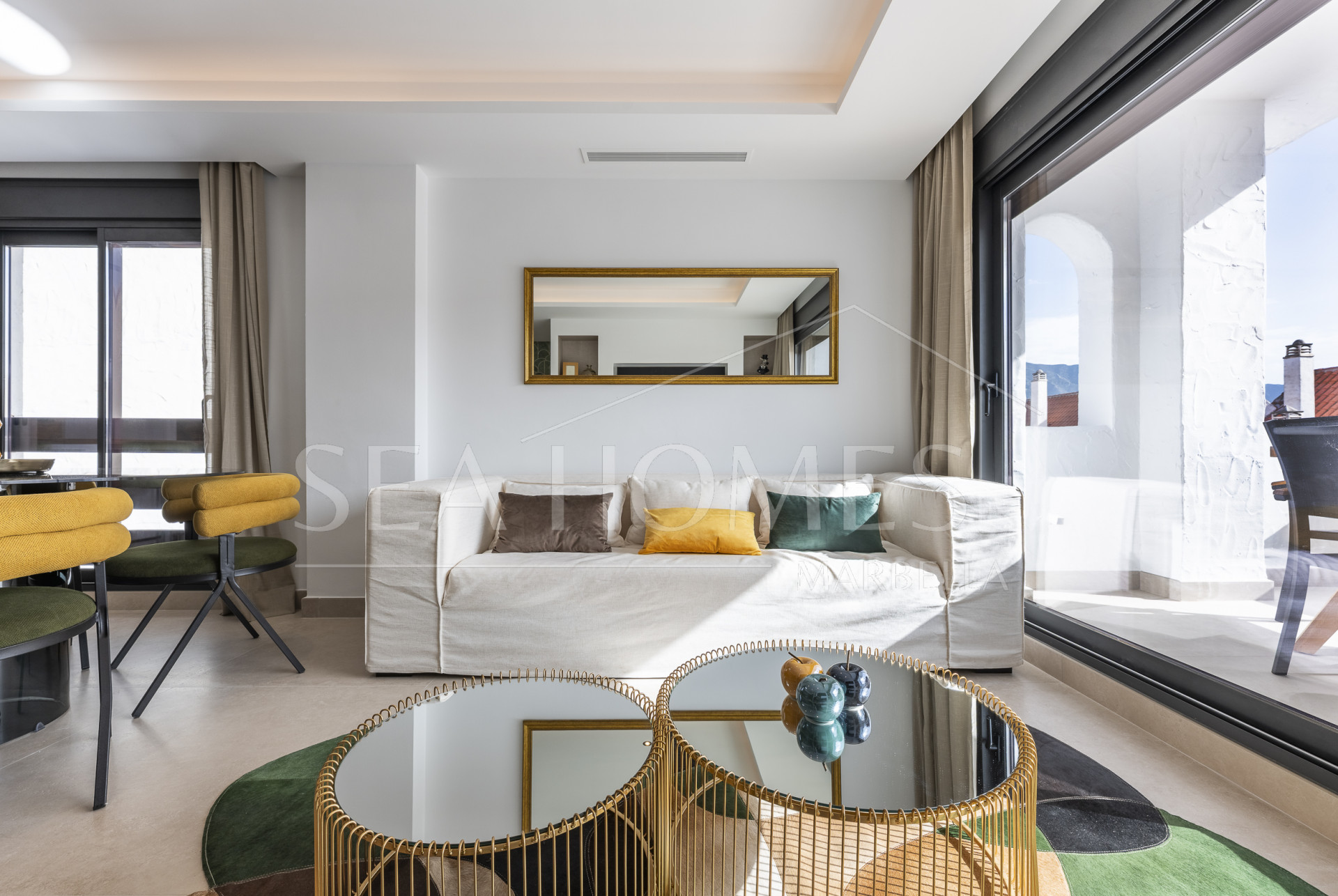 Beautifully renovated three-bedroom, east facing apartment, located in one of the most desirable complexes in Nueva Andalucia, La Maestranza.