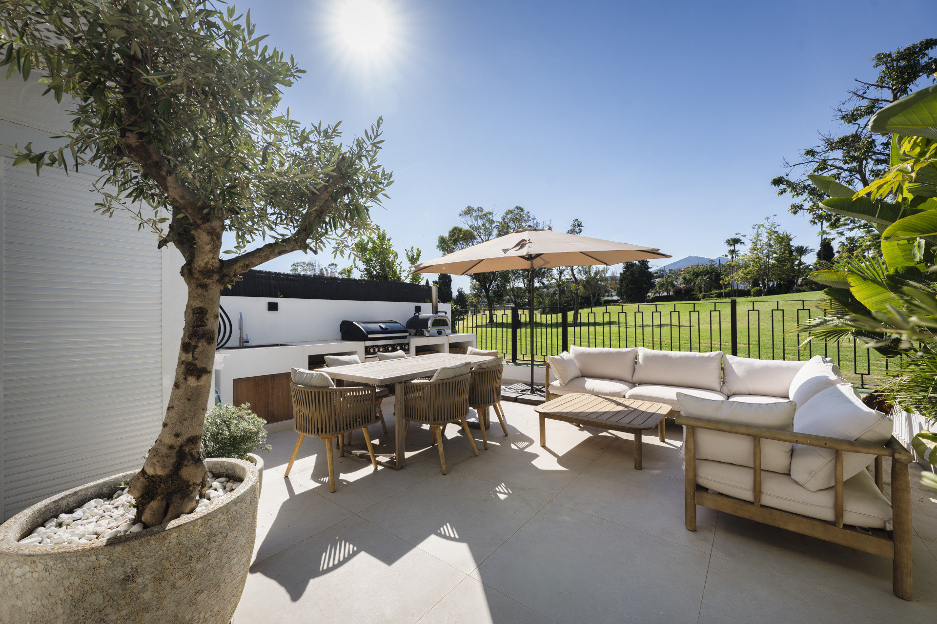 Beautiful three bedroom frontline golf townhouse in Los Naranjos Country Club, Nueva Andalucia