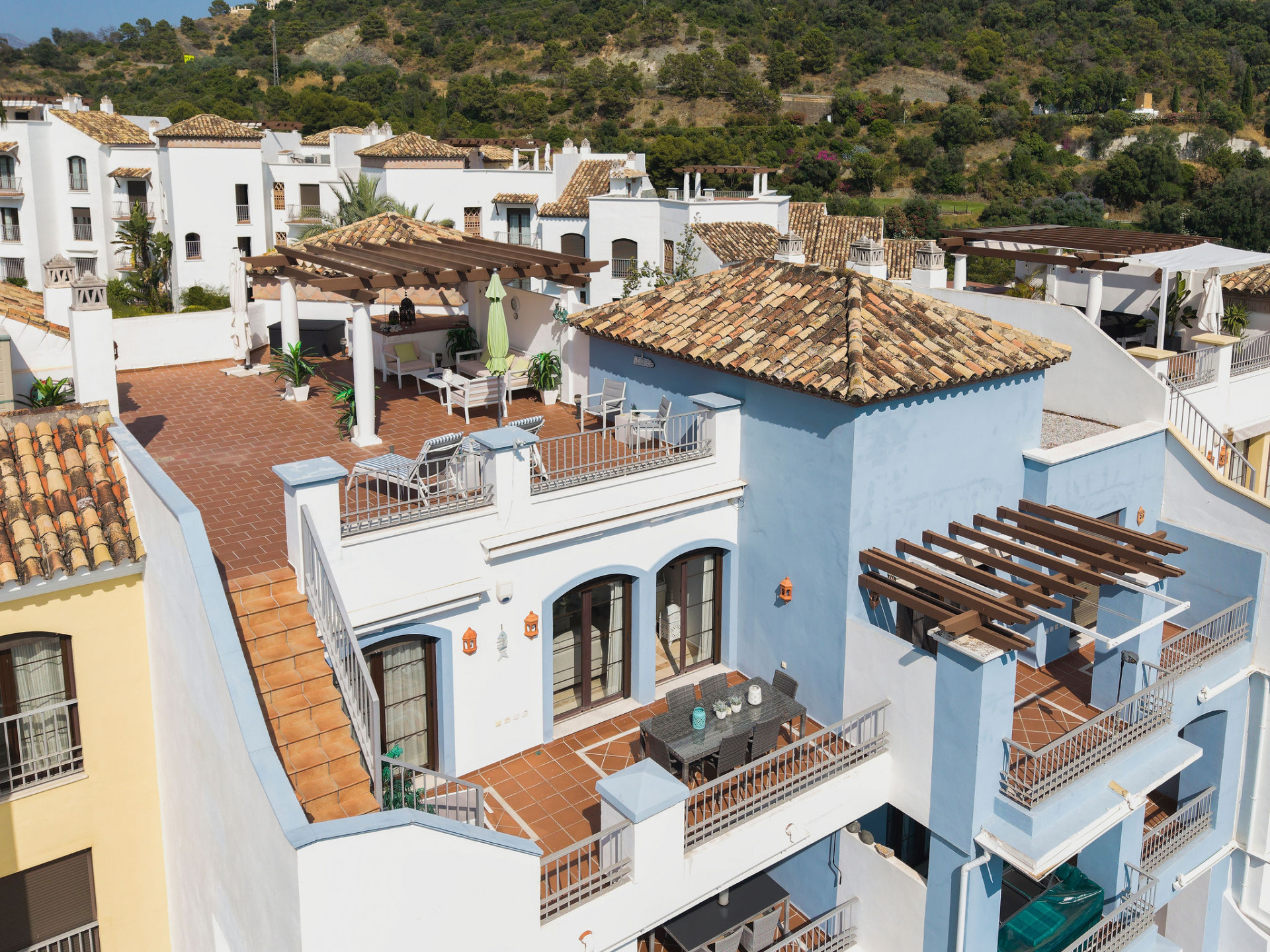 Beautiful three bedroom duplex penthouse in Los Arqueros, Benahavis