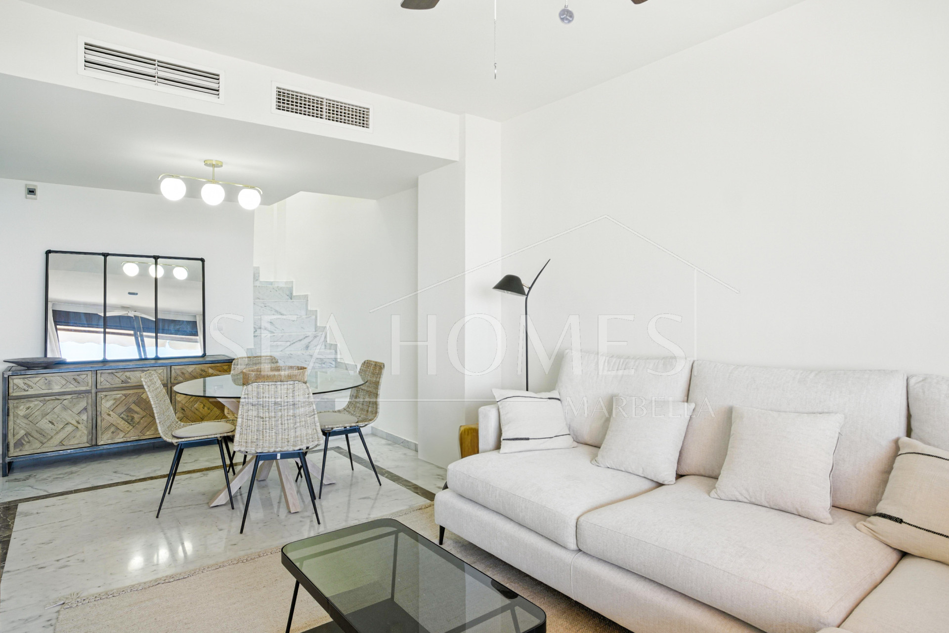 Beautiful, south facing three bedroom duplex penthouse, located in the gated community Costa Nagueles III