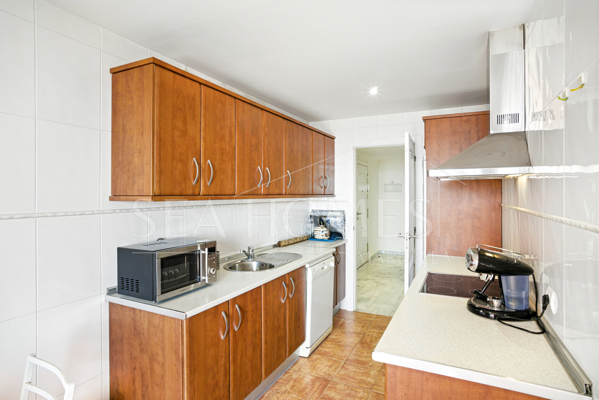 Beautiful, south facing three bedroom duplex penthouse, located in the gated community Costa Nagueles III