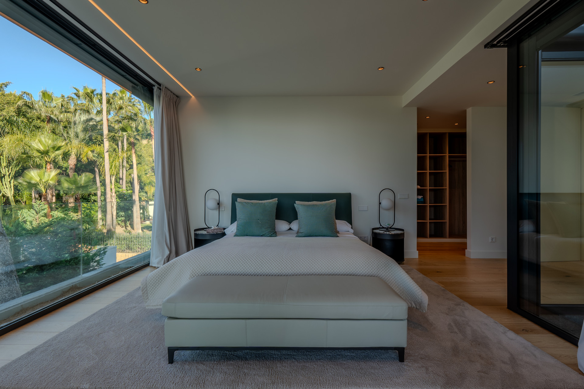 Modern south sided five bedroom Mediterranean Villa located in Marbella’s Golden Mile