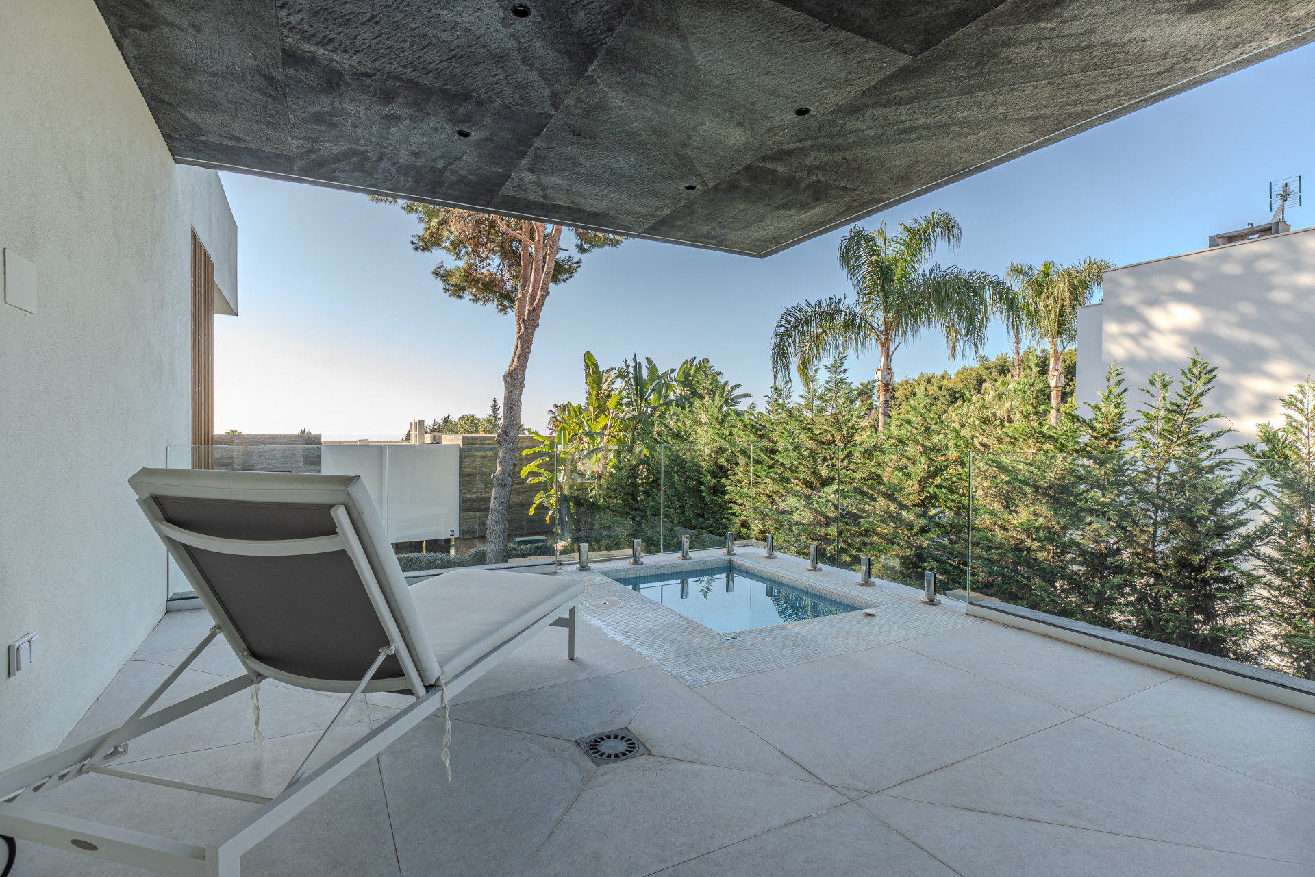 Modern south sided five bedroom Mediterranean Villa located in Marbella’s Golden Mile