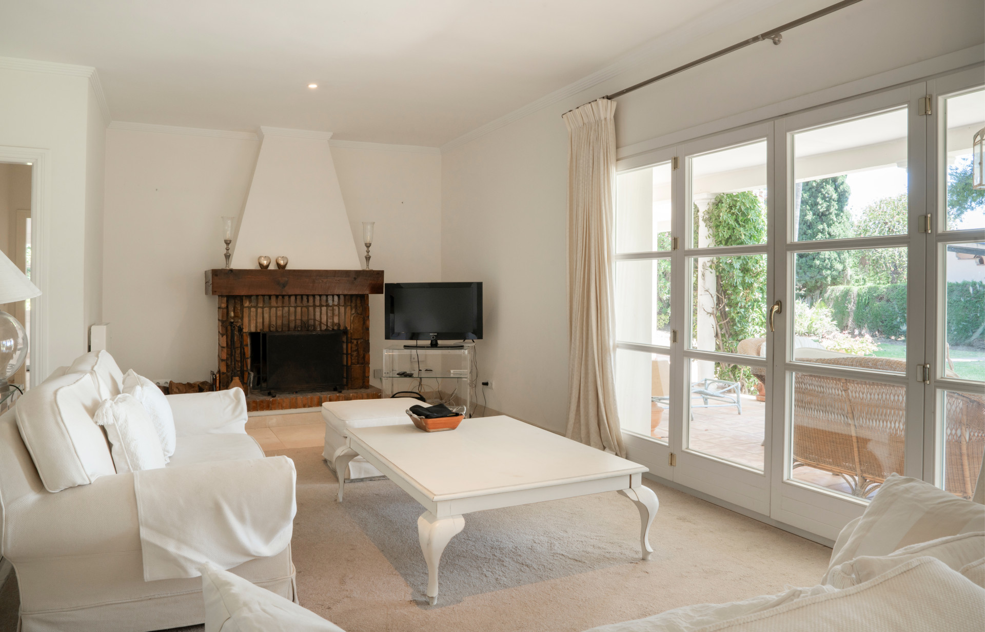 Elegant 4-Bedroom Andalusian Villa in El Paraíso Medio