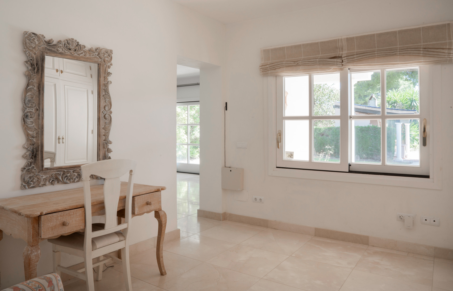 Elegant 4-Bedroom Andalusian Villa in El Paraíso Medio