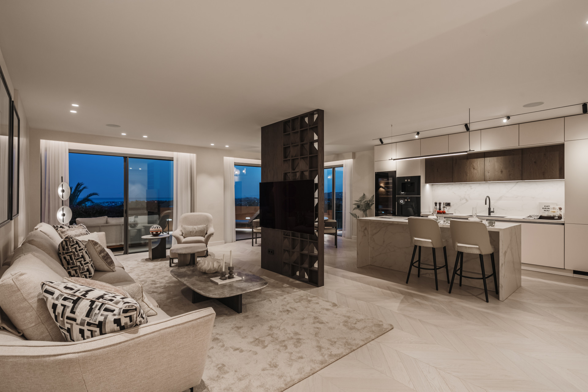 Elegant Four Bedroom Apartment with Sea & Mountain Views in Les Belvederes, Nueva Andalucía