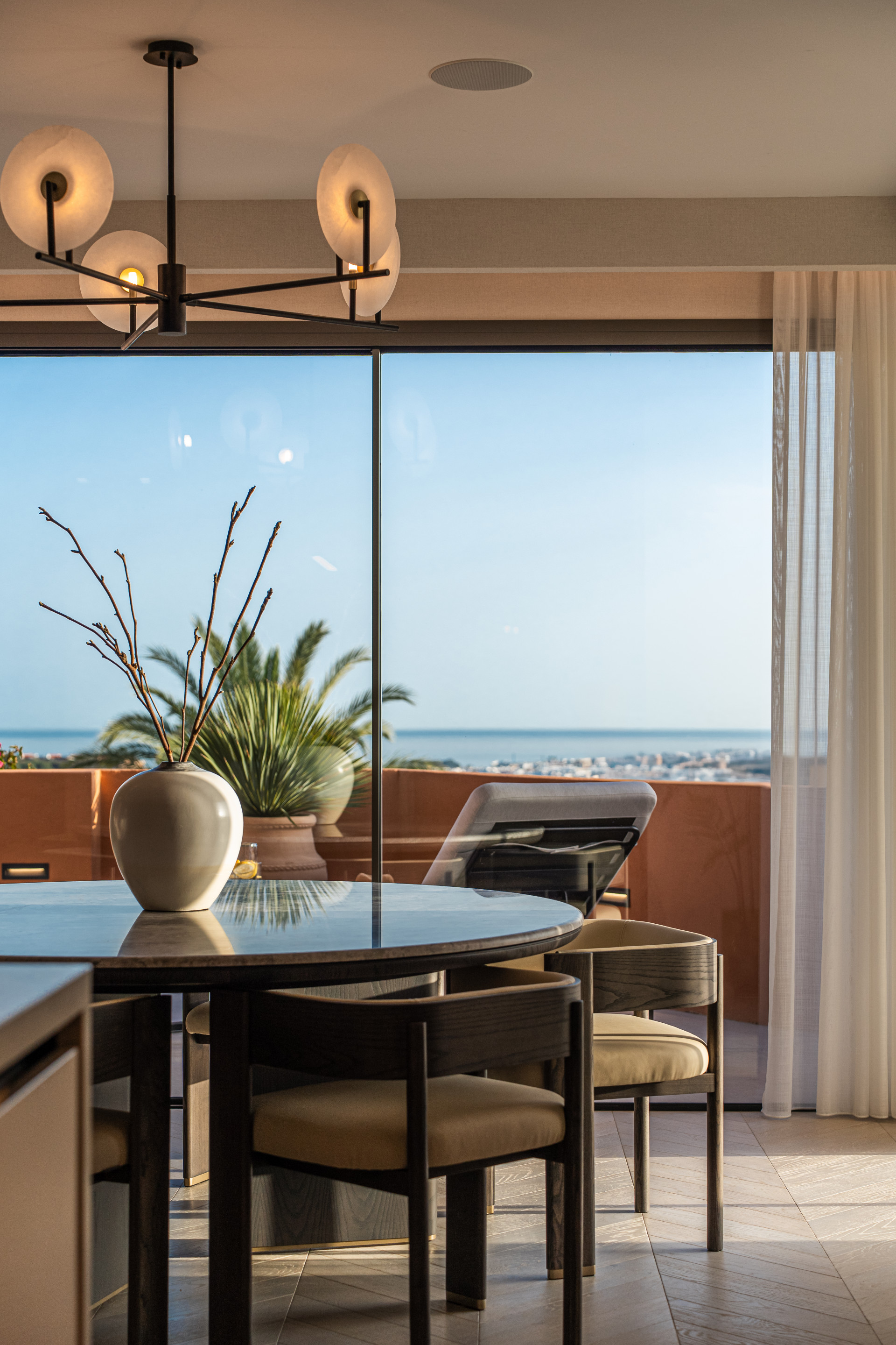 Elegant Four Bedroom Apartment with Sea & Mountain Views in Les Belvederes, Nueva Andalucía