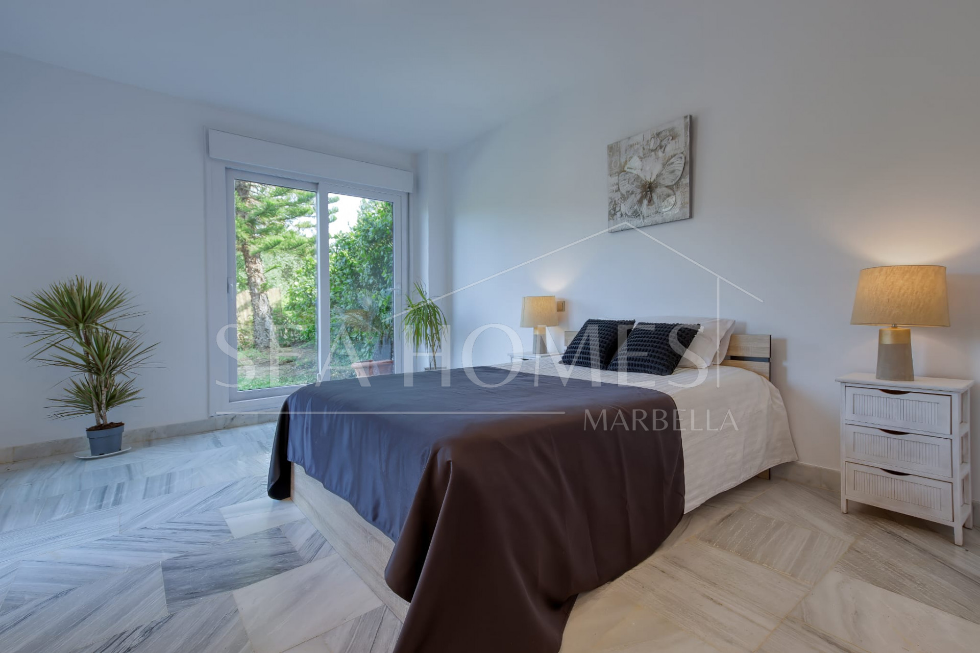 Spacious East-Facing four-Bedroom Villa with Private Pool and Guest Apartment in Benahavís