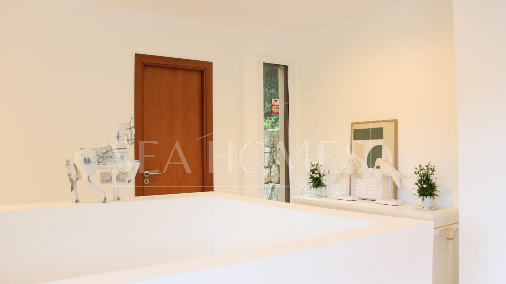 Spacious East-Facing four-Bedroom Villa with Private Pool and Guest Apartment in Benahavís