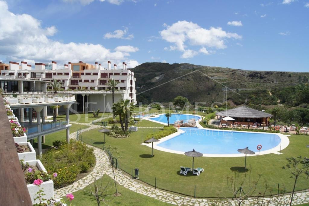 Spacious East-Facing four-Bedroom Villa with Private Pool and Guest Apartment in Benahavís