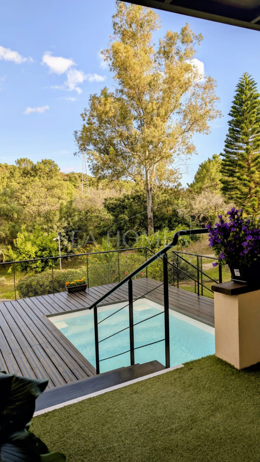 Spacious East-Facing four-Bedroom Villa with Private Pool and Guest Apartment in Benahavís