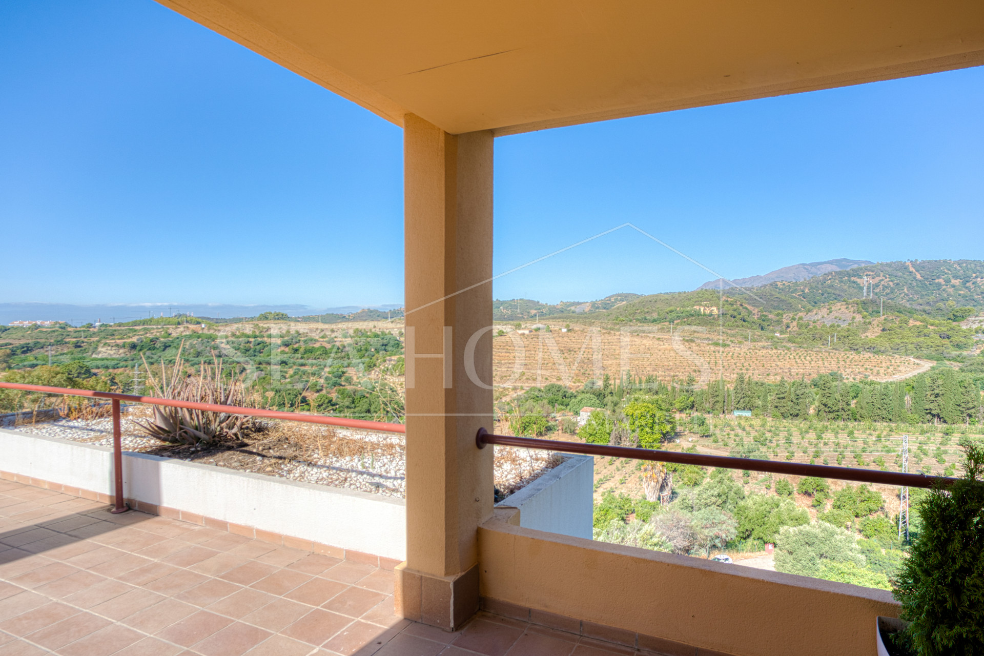 Charming east facing, three bedroom duplex penthouse located in the gated community Parque Botanico, Estepona